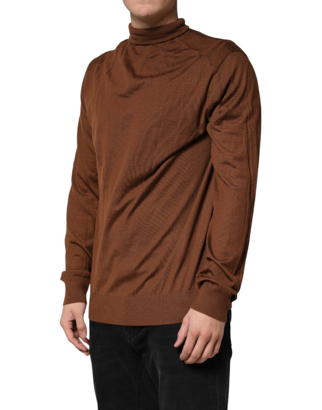 Pull en cachemire marron Dolce & Gabbana à col roulé, douceur élégante et confort, style classique et sophistiqué.