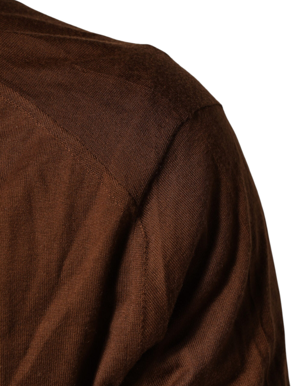 Pull en cachemire marron Dolce & Gabbana à col roulé, élégant et confortable, visible en détail sur l'image.