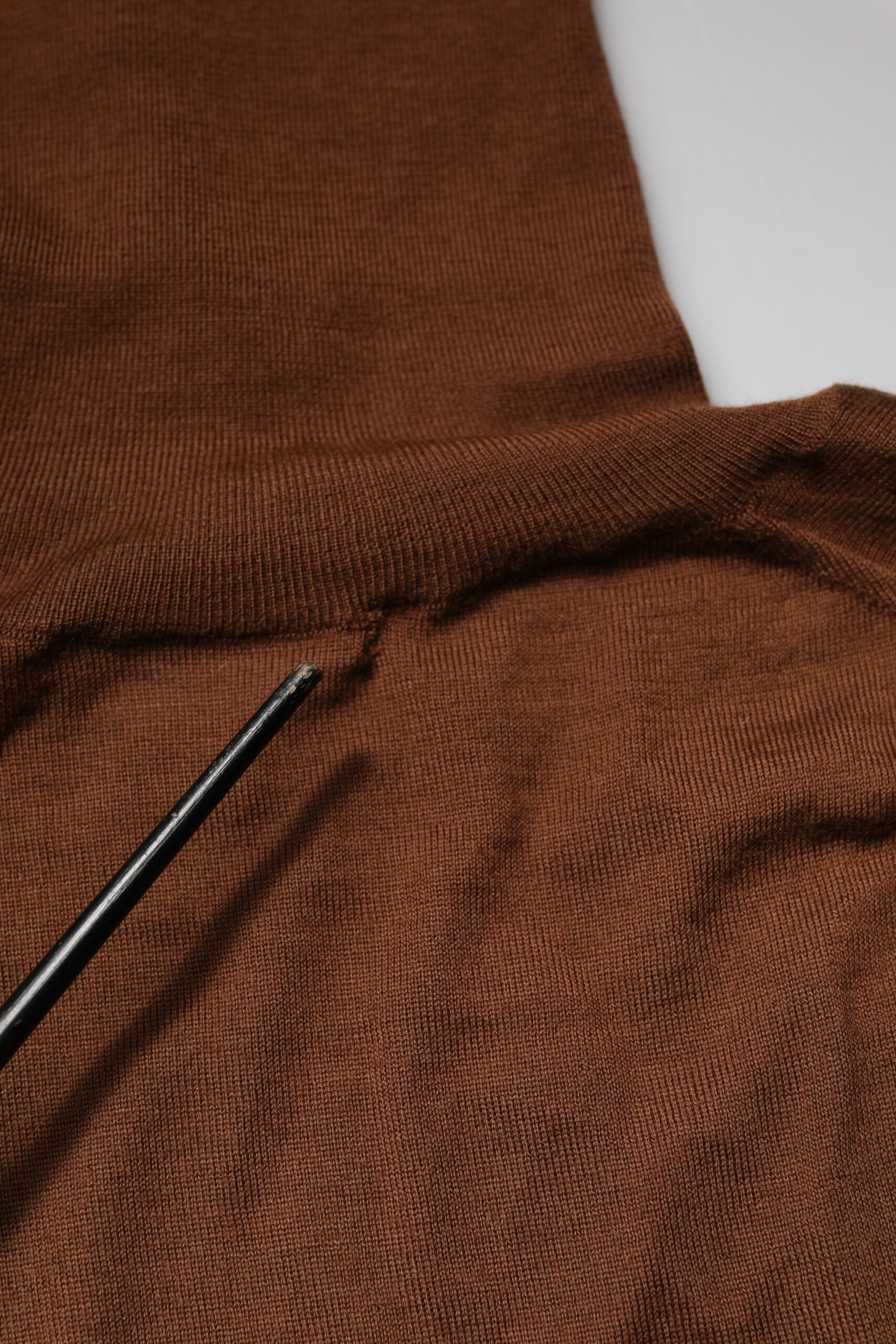 Pull en cachemire marron à col roulé Dolce & Gabbana, pull-over élégant en laine douce et chaud.