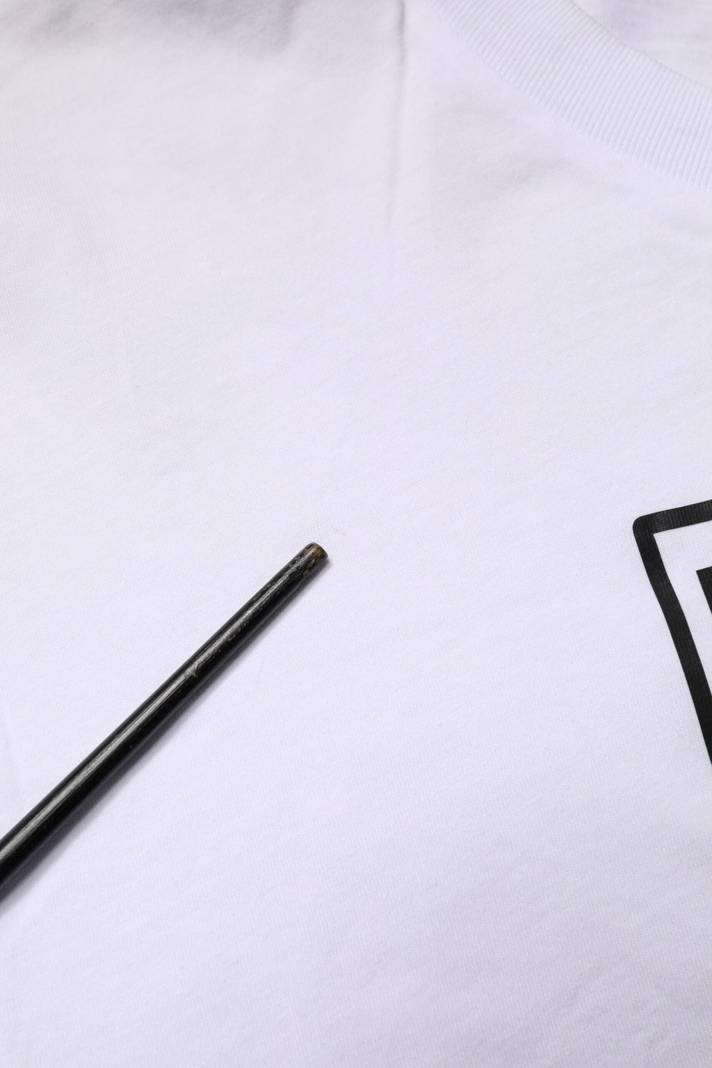T-shirt blanc pour homme Dolce & Gabbana en coton avec motif graphique, col rond, vue de face.