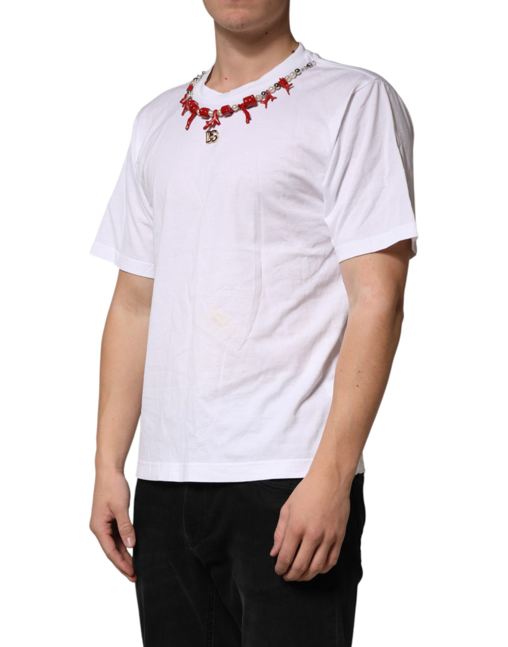 T-shirt blanc en coton Dolce & Gabbana avec collier orné de détails élégants, vue de face.