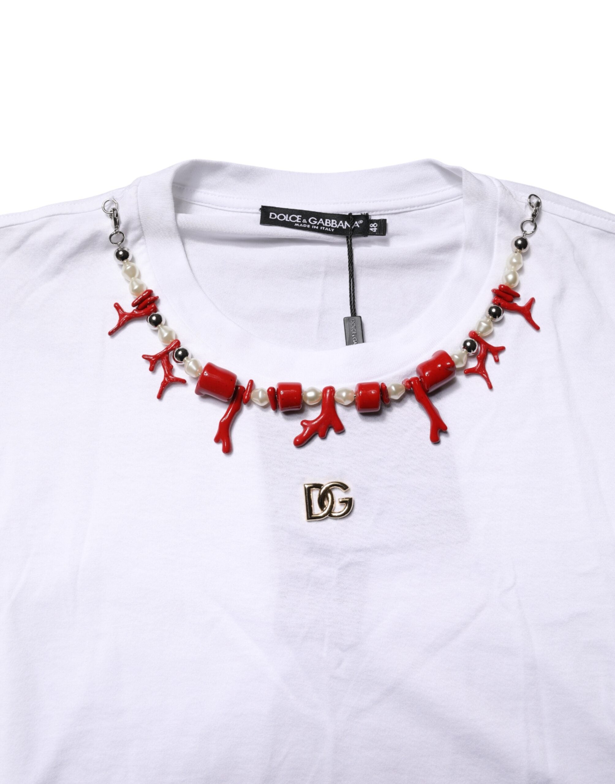 T-shirt blanc en coton Dolce & Gabbana avec collier orné de détails élégants, vue de face.