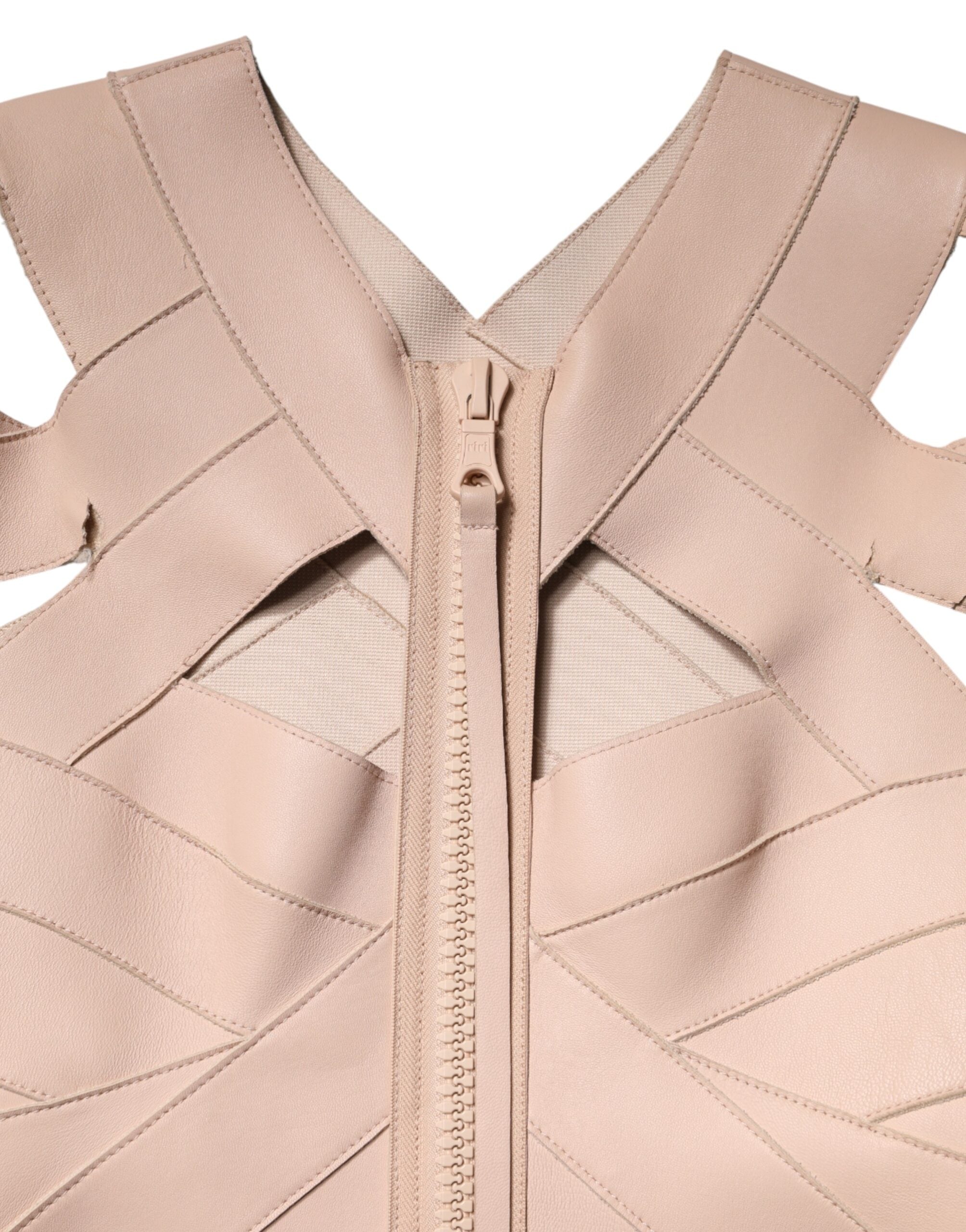 Robe courte beige en cuir à manches courtes de la marque Dsquared², silhouette ajustée et élégante.