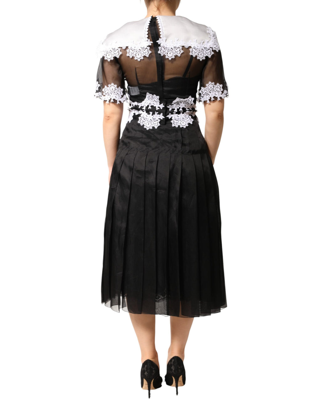 Robe mi-longue en soie noire et blanche Dolce & Gabbana avec broderie en macramé en dentelle élégante.