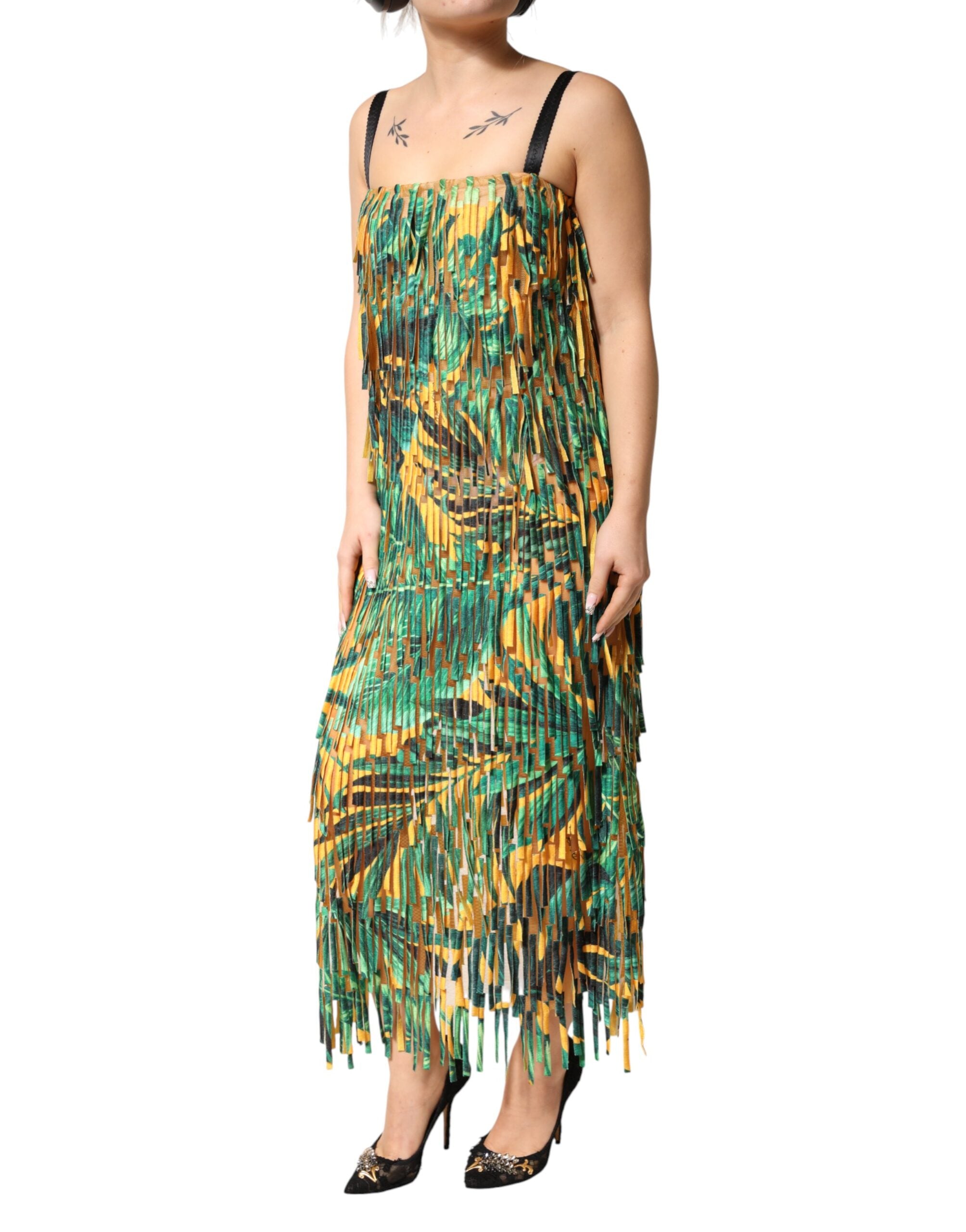 Robe longue à franges Dolce & Gabbana à motif tropical multicolore, élégante et fluide, portée avec un style estival.