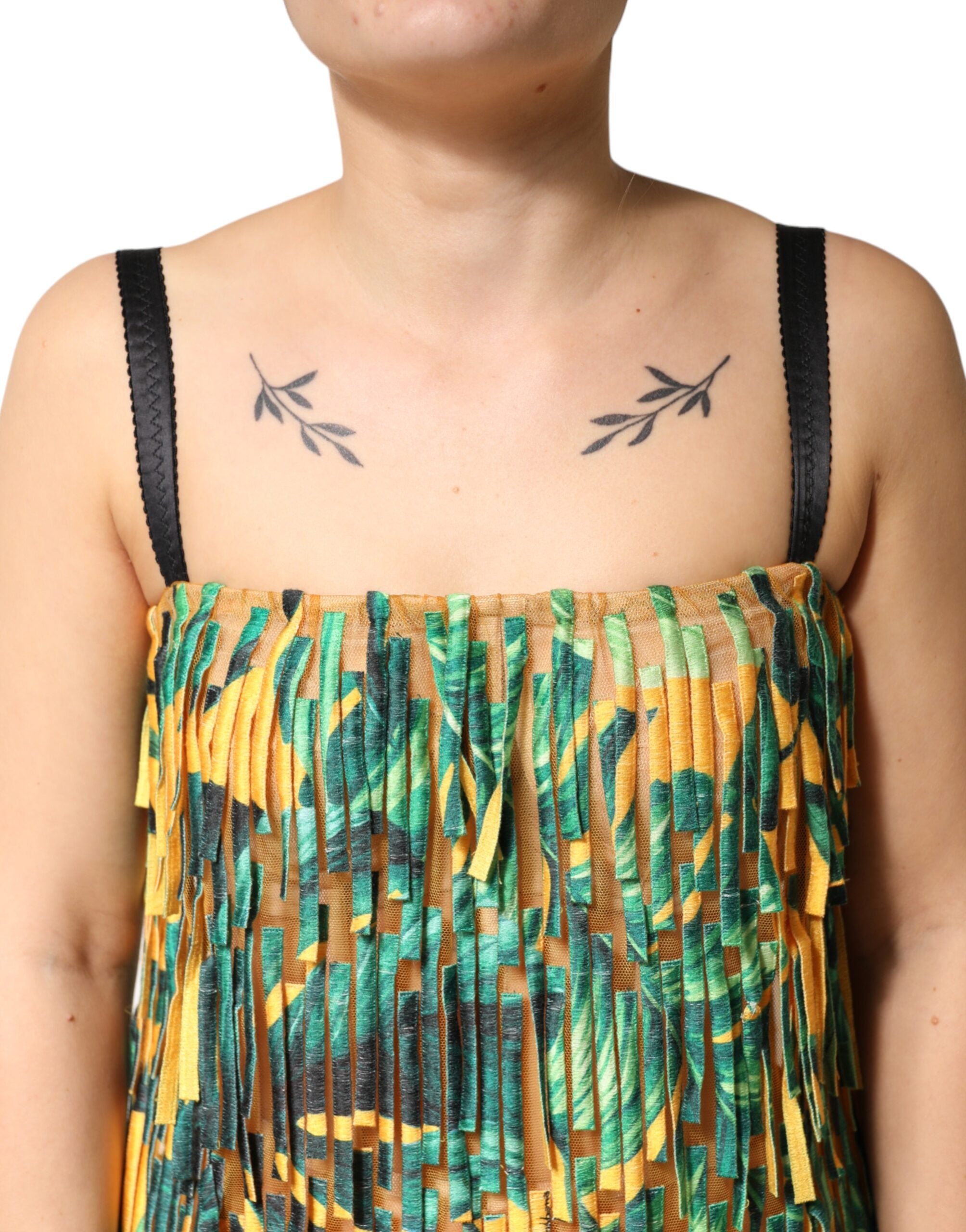 Robe longue à franges Dolce & Gabbana avec imprimé tropical multicolore, style maxi et détails élégants.