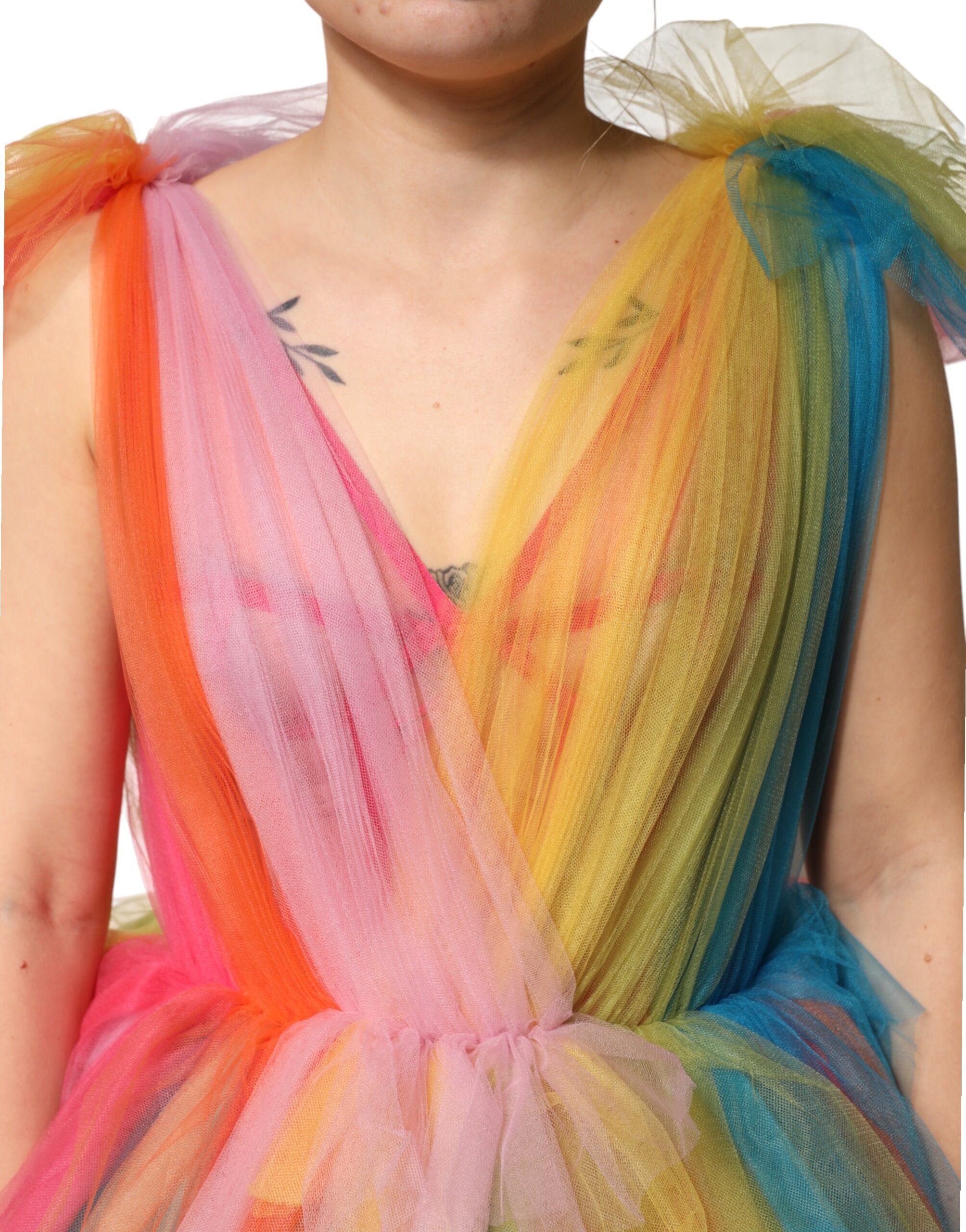 Robe midi en tulle à plusieurs couches en nylon multicolore de Dolce & Gabbana, style élégant et sophistiqué.