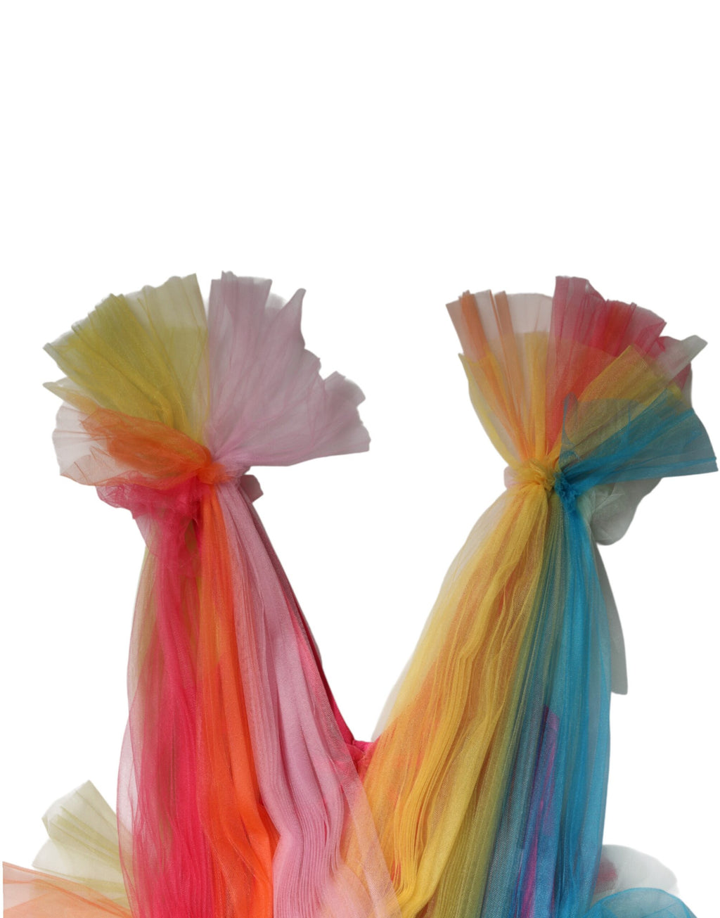 Robe midi en nylon multicolore et tulle à couches de Dolce & Gabbana, élégante et fluide, portée avec détail visible.