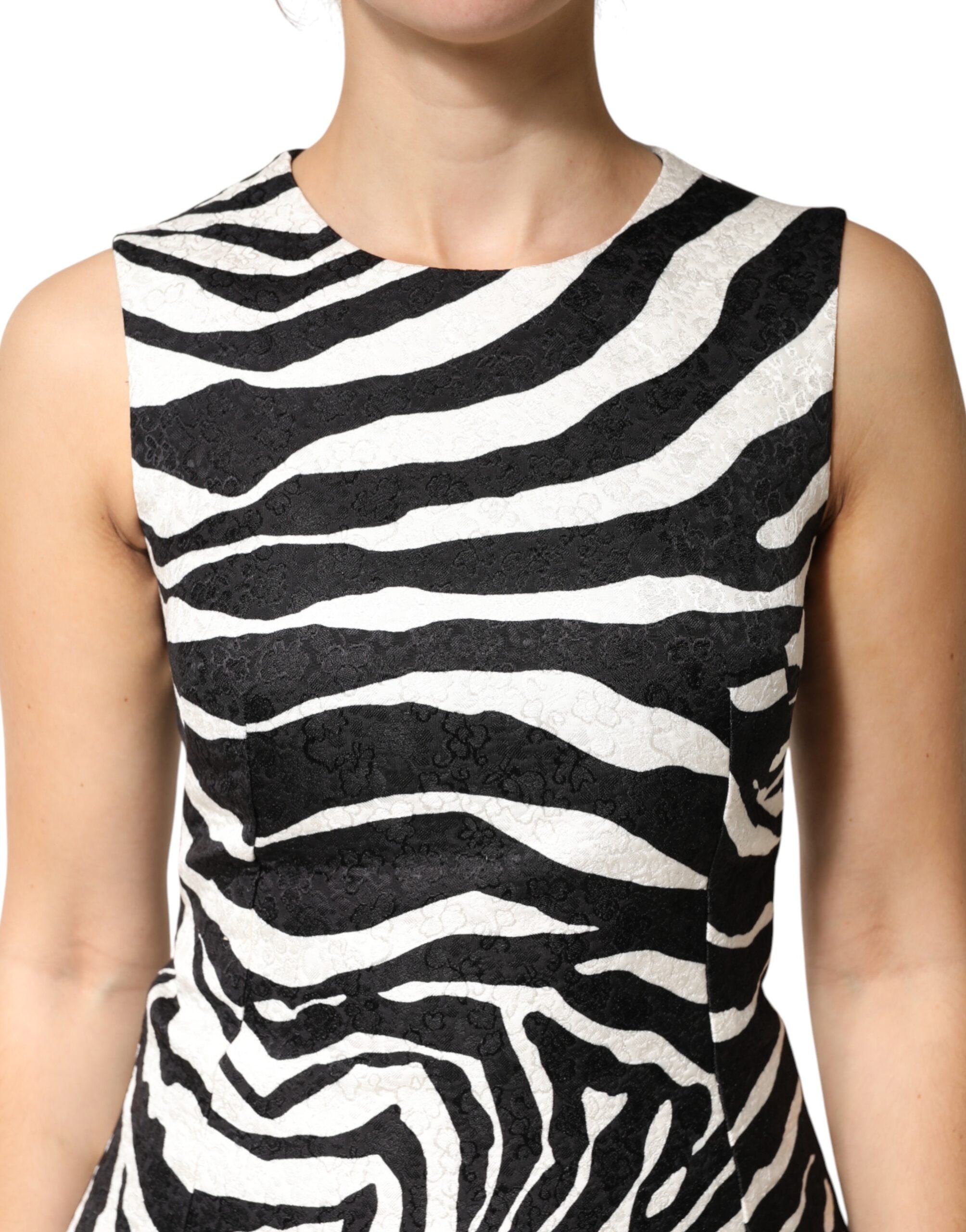 Robe sans manches Dolce & Gabbana à motif zèbre noir et blanc, coupe en A élégante et moderne.