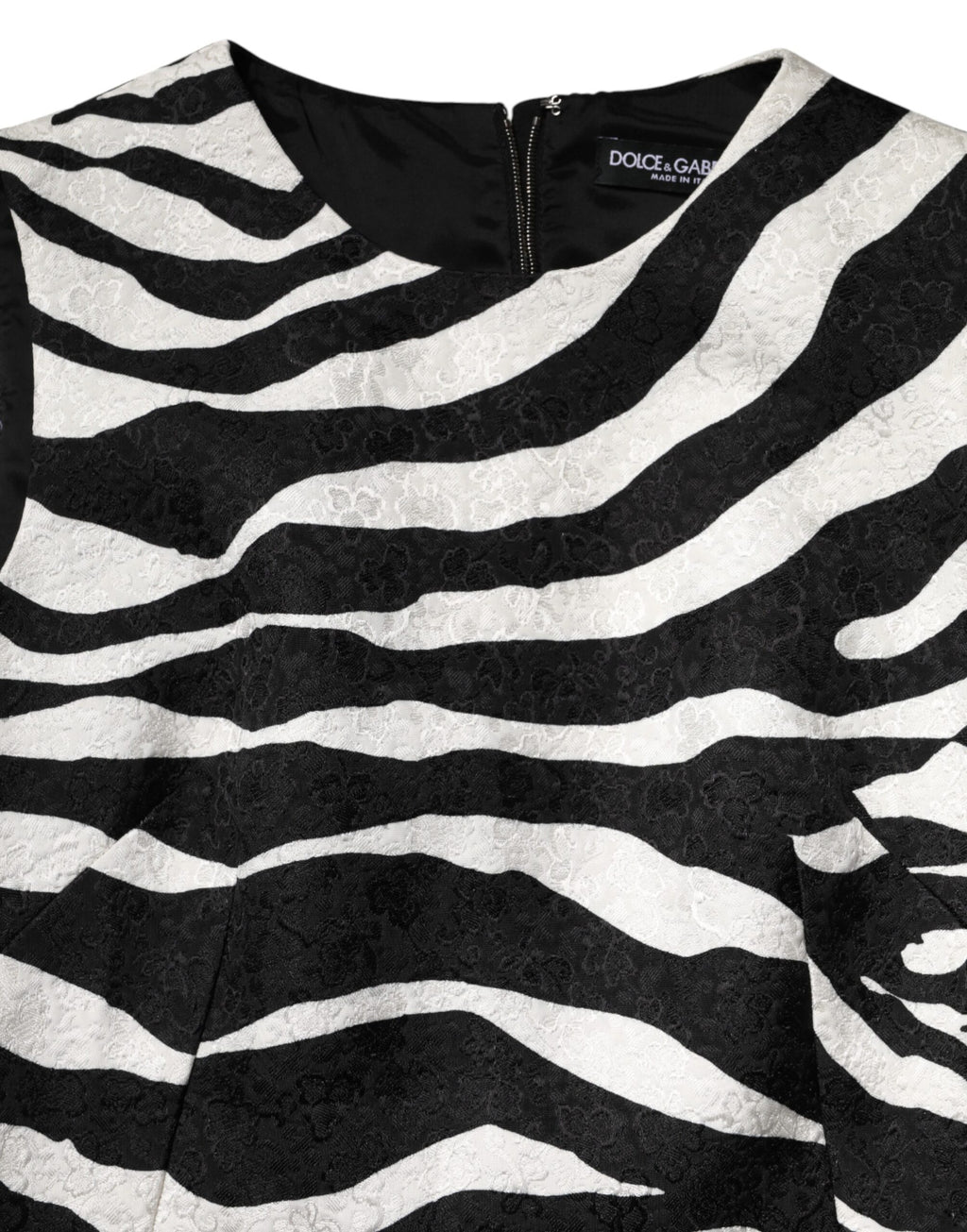 Robe sans manches Dolce & Gabbana à rayures zèbre noir et blanc, coupe évasée de style élégant et tendance.