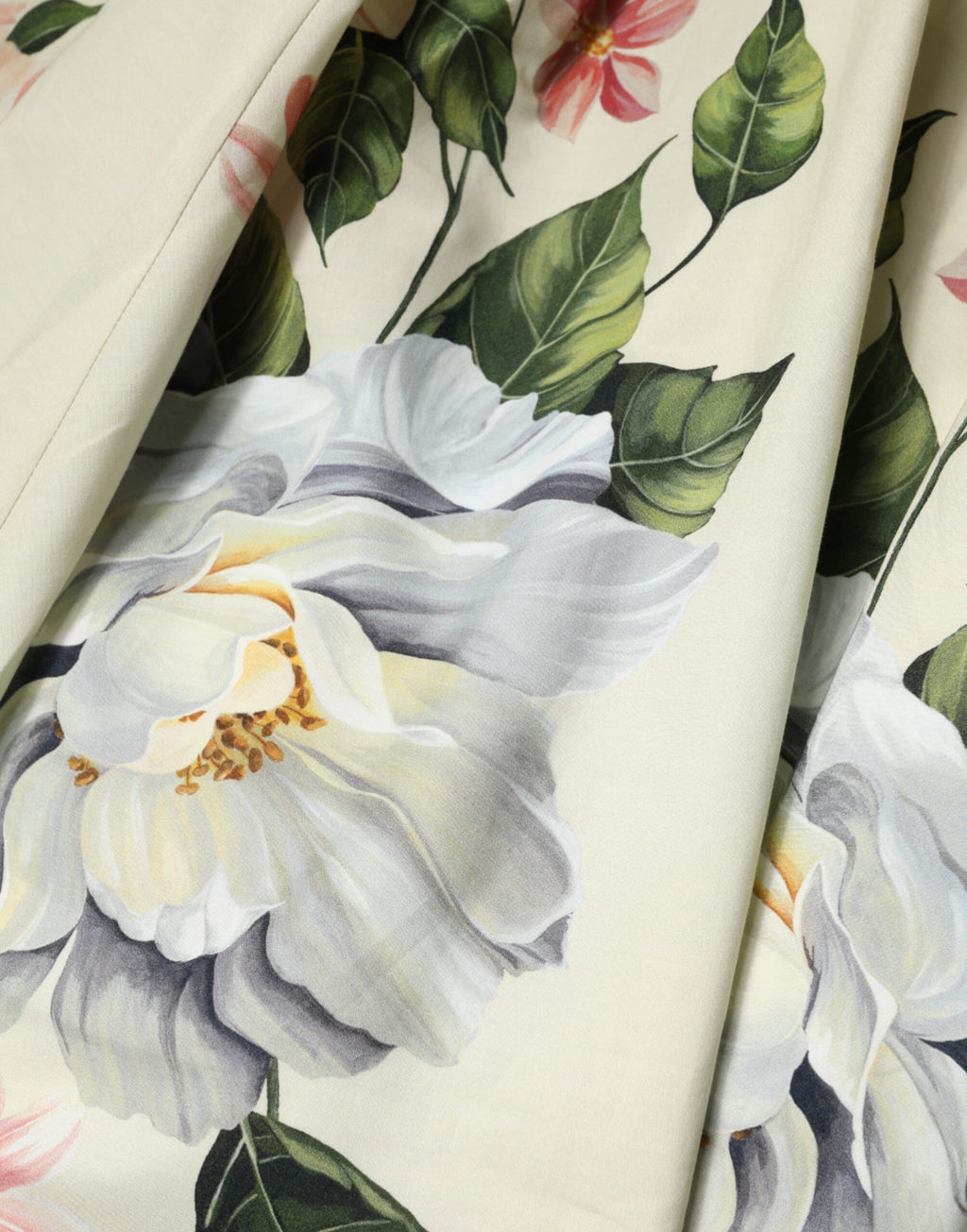 Robe sans manches beige à fleurs de style A-line par Dolce & Gabbana, détail florale élégante.