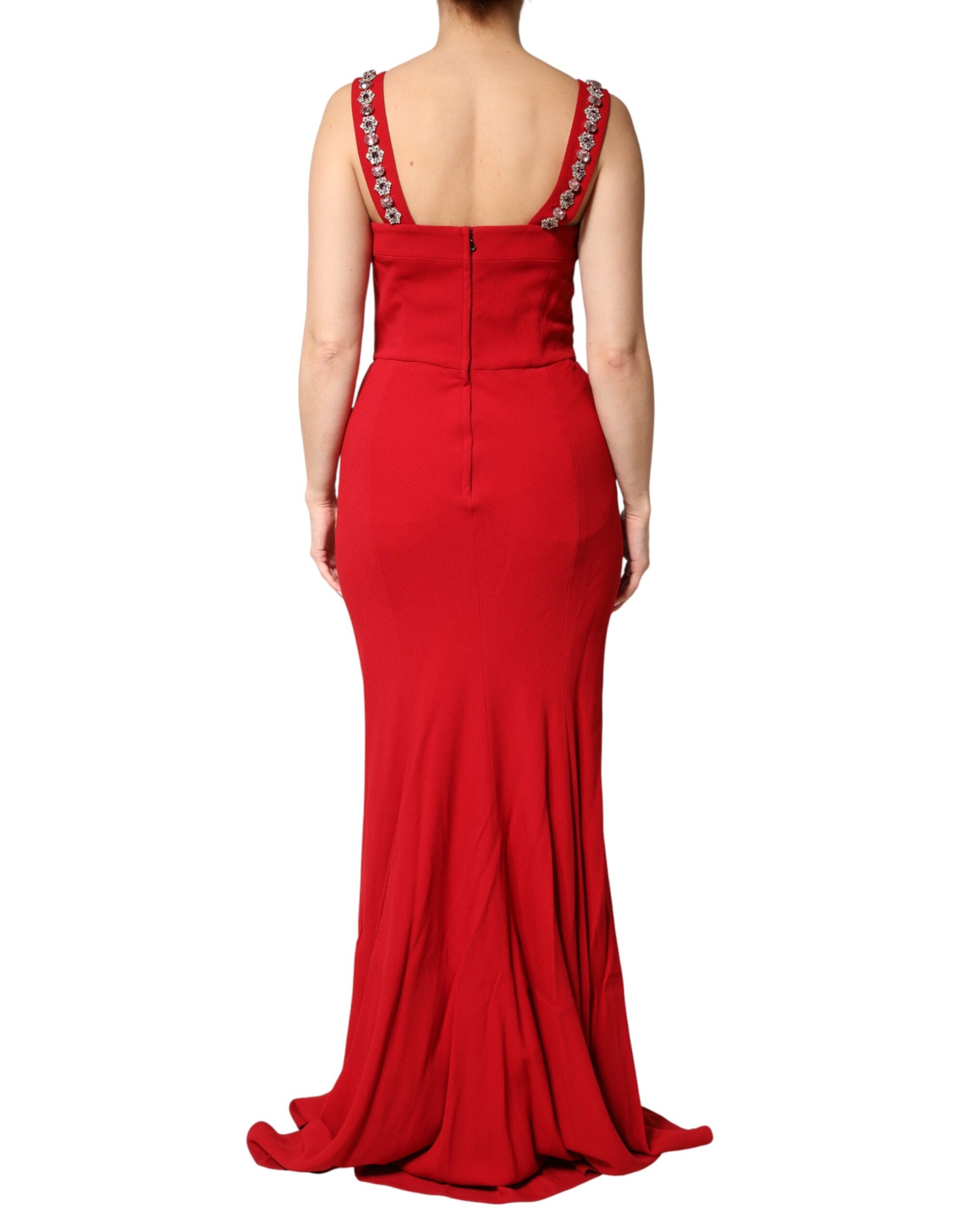 Robe longue Dolce & Gabbana rouge, moulante, ornée de détails brodés et embellissements, pour une silhouette élégante.