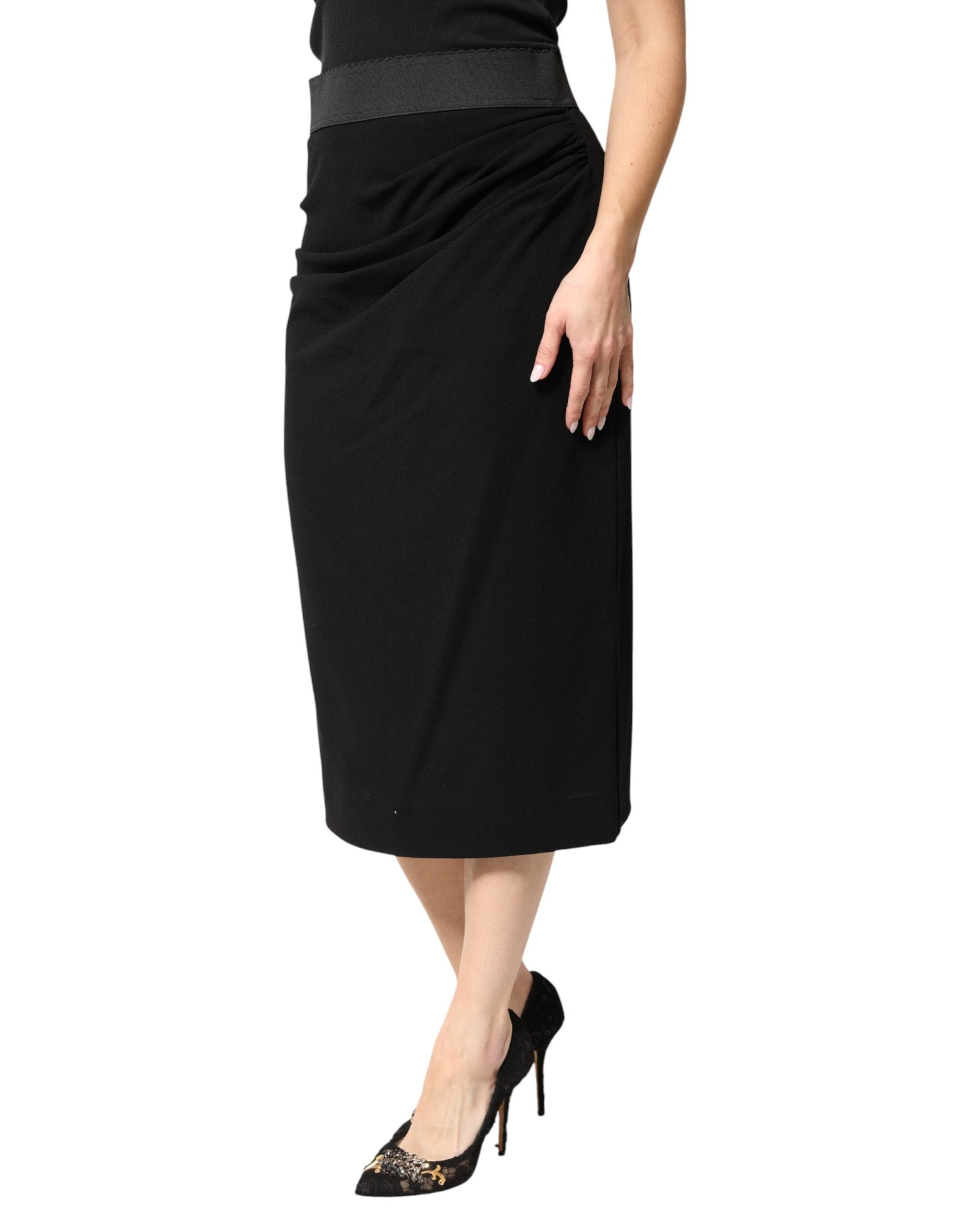 Jupe midi en laine noire Dolce & Gabbana, coupe pince à taille haute, élégante et ajustée, visible sur l'image.