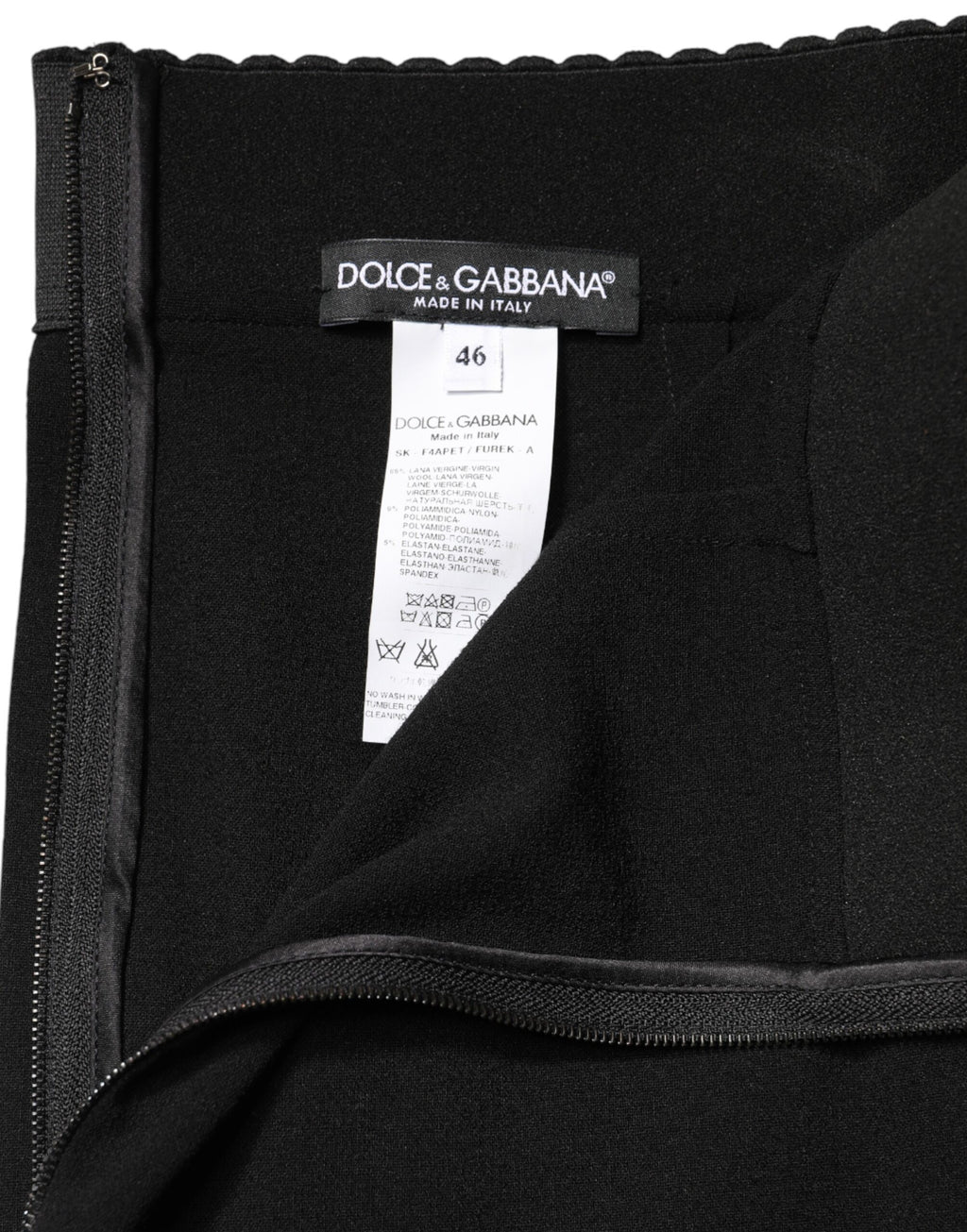 Jupe crayon midi en laine noire de haute taille de Dolce & Gabbana, élégante et ajustée, visible en détail sur l'image.