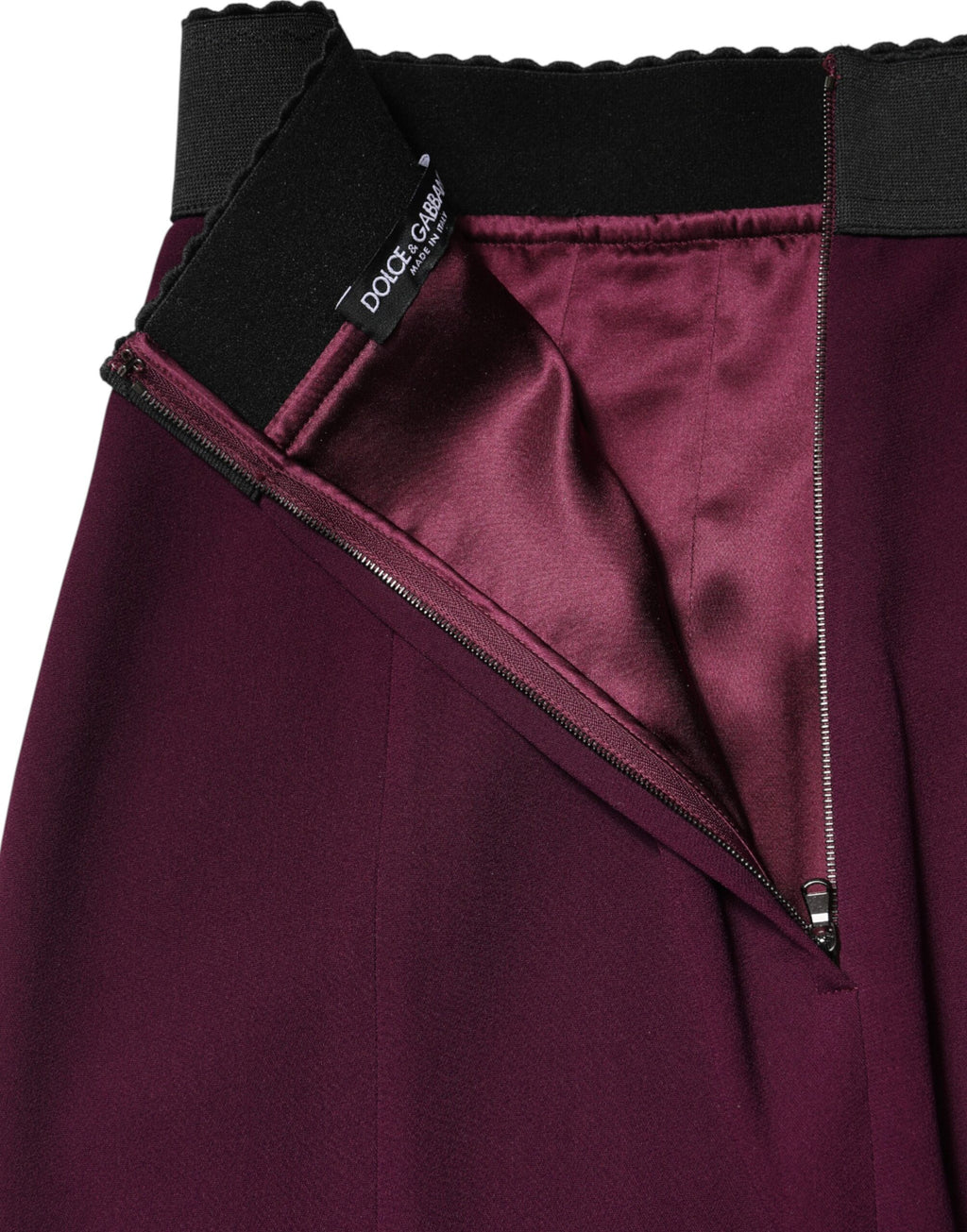 Jupe midi crayon couleur bordeaux Dolce & Gabbana à taille moyenne, tissu élégant, coupe ajustée et style sophistiqué.