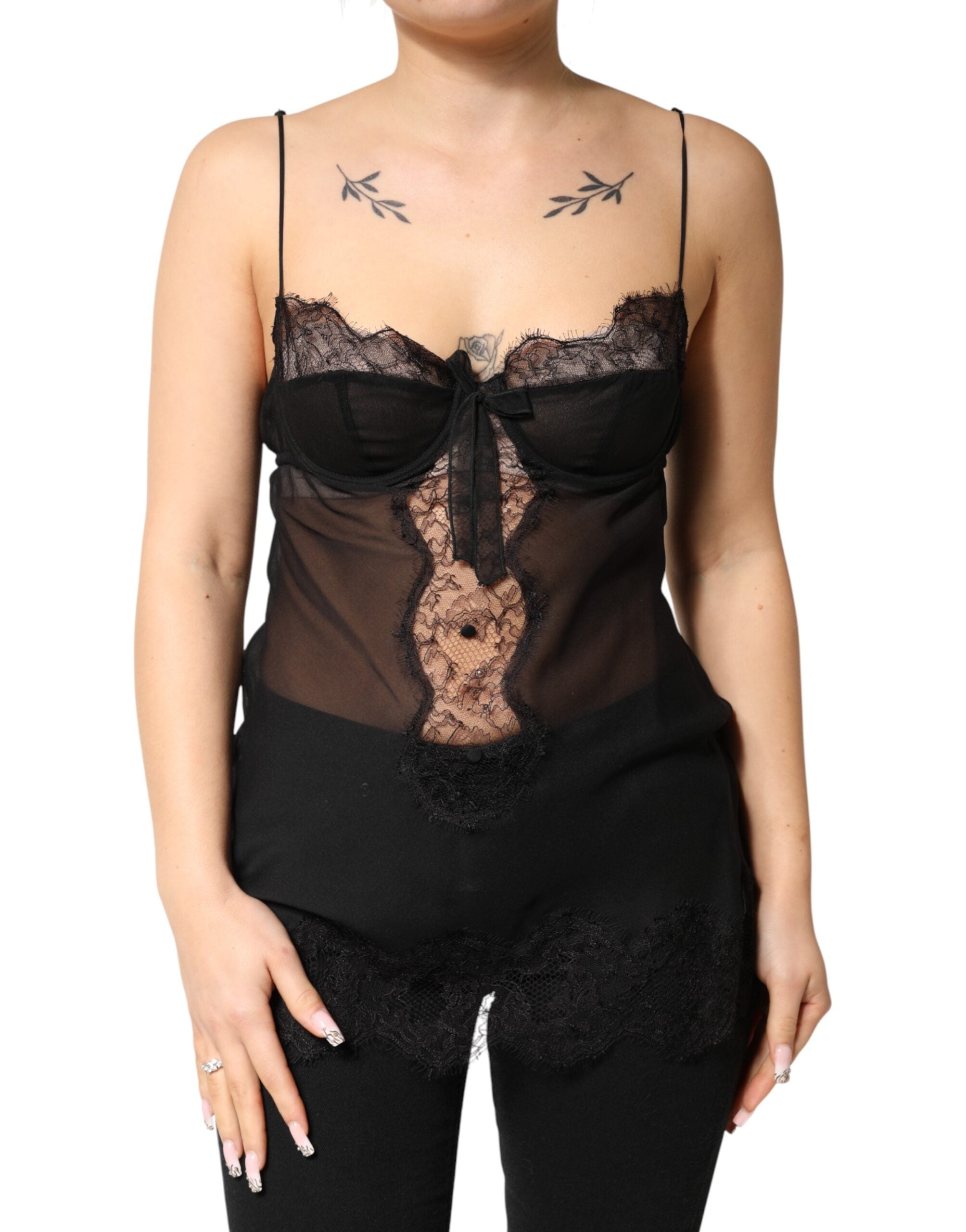 Chemise en soie noire Dolce & Gabbana avec dentelle florale, haut de lingerie élégant et féminin.