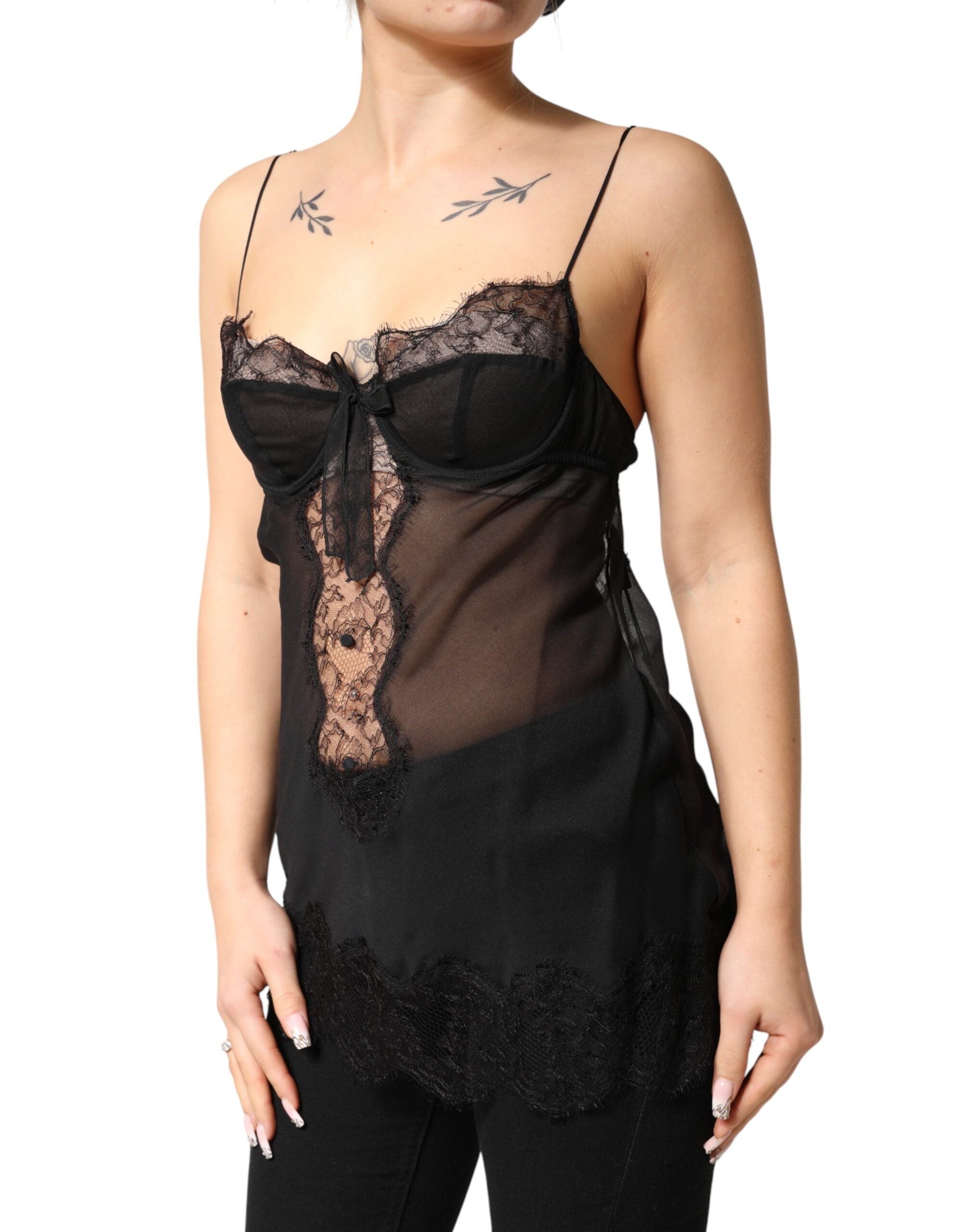 Chemise en soie noire Dolce & Gabbana avec dentelle florale, lingerie élégante et féminine, vue de face.