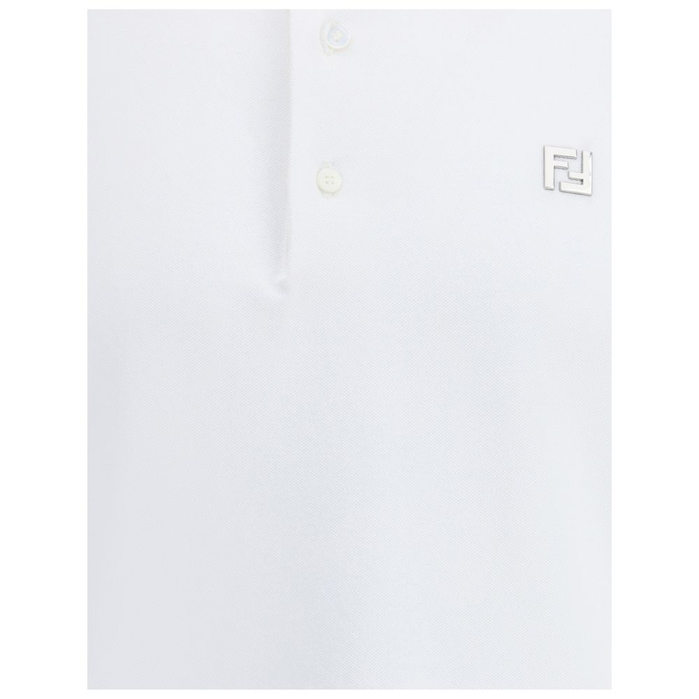 Chemise polo en coton blanc de Fendi, vue de face, avec logo discret sur la poitrine, pour un style élégant et décontracté.