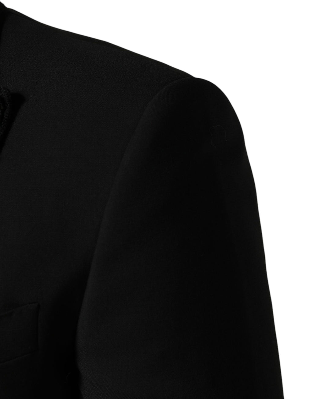 Costume pour homme Dolce & Gabbana en laine noire à trois pièces, veste à boutonnière simple et pantalon assorti.