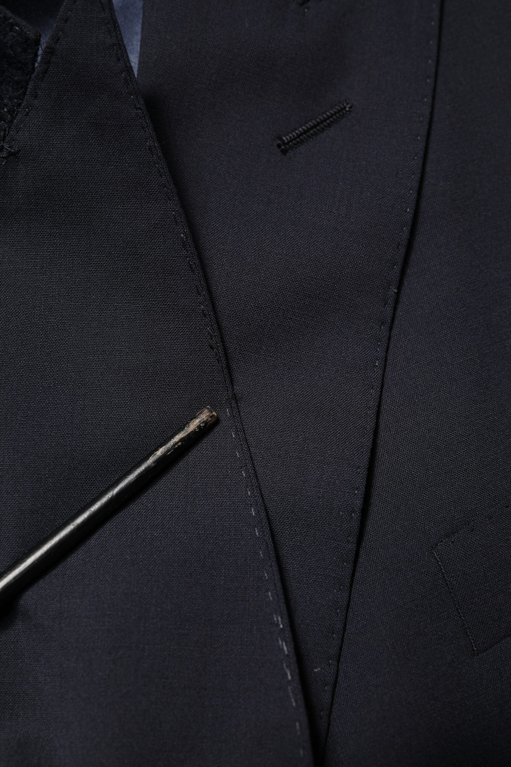 Costume homme Dolce & Gabbana en laine bleue à double boutonnage, veste et pantalon, élégant et classique.