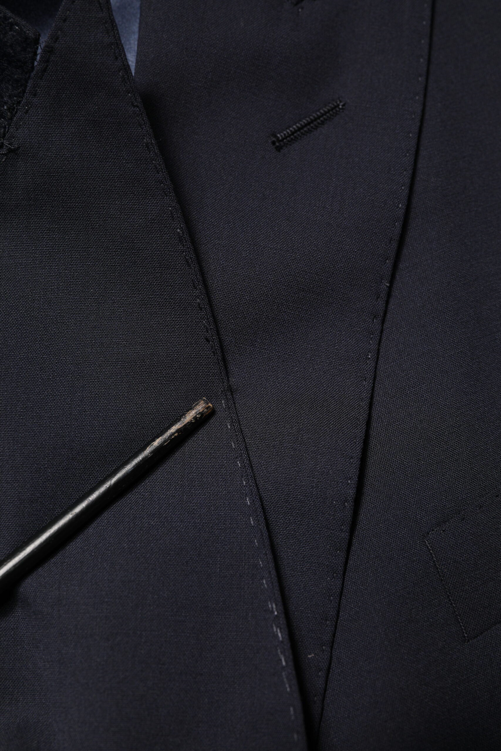 Costume homme Dolce & Gabbana en laine bleue à double boutonnage, veste et pantalon, élégant et classique.