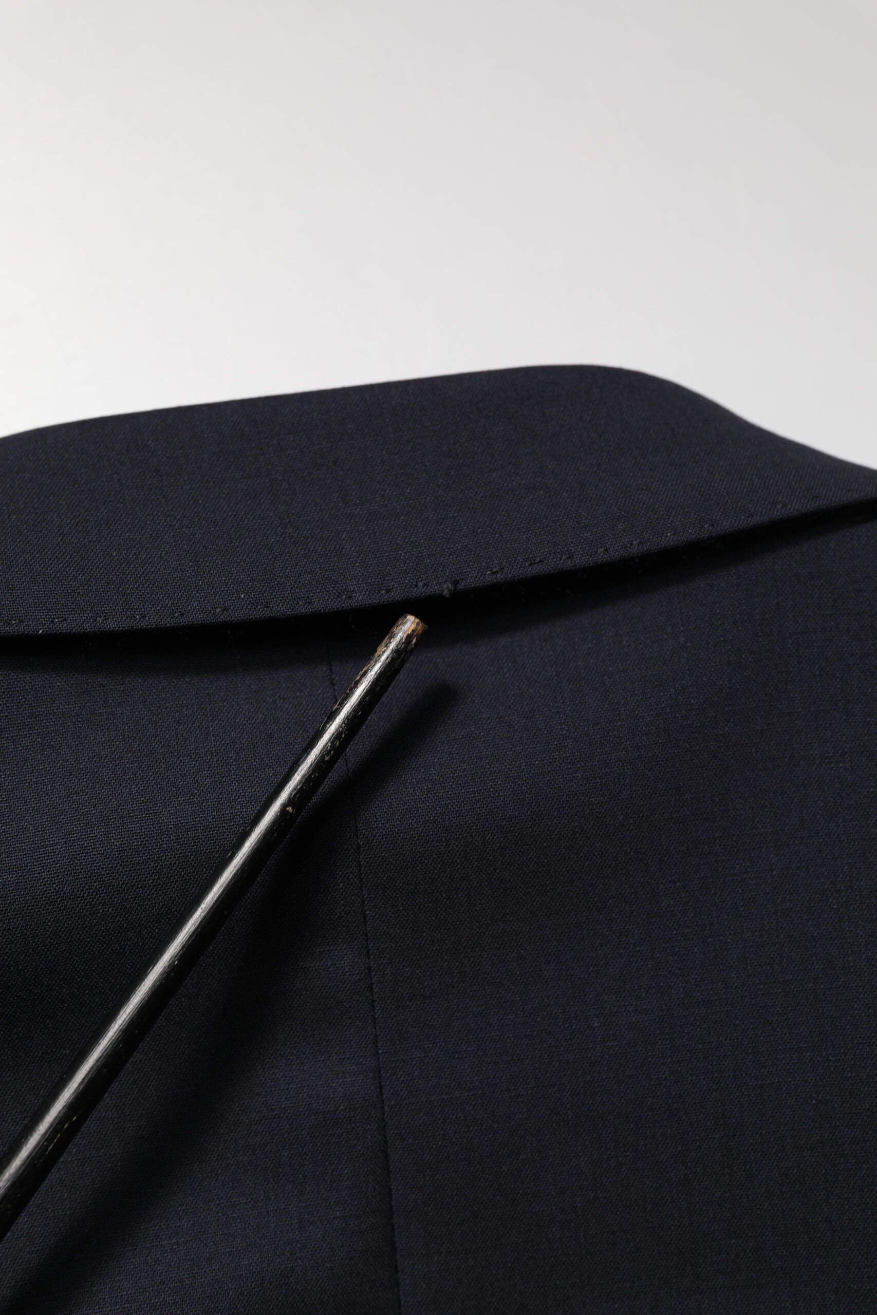 Costume pour homme Dolce & Gabbana en laine bleue à double boutonnage, costume 2 pièces élégante et sophistiquée.