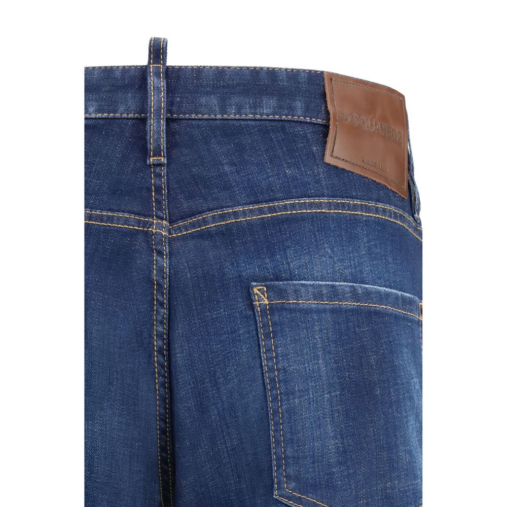 Jeans slim en coton bleu de Dsquared², coupe ajustée, détails modernes, porté sur un mannequin.