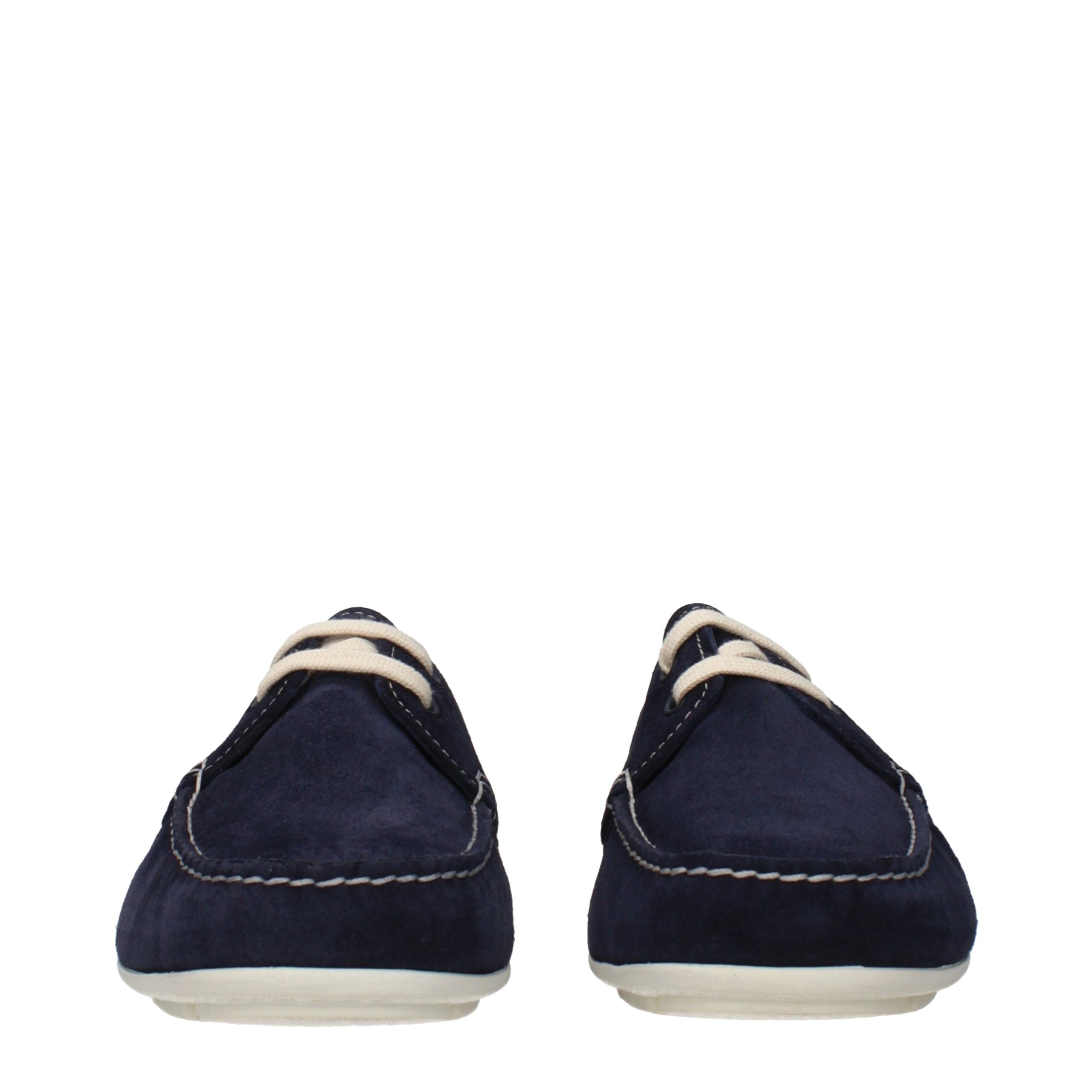 Chaussures bateau en cuir bleu de Prada, mocassins slip-on élégants pour homme, finition raffinée et style moderne.