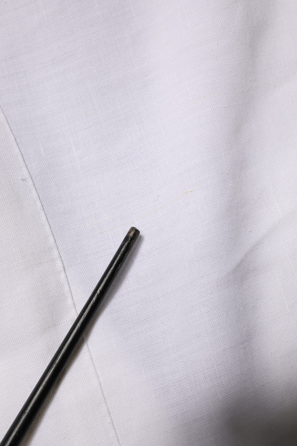 Blazer blanc en lin Dolce & Gabbana à double boutonnage et deux boutons, élégant et confectionné en tissu léger.
