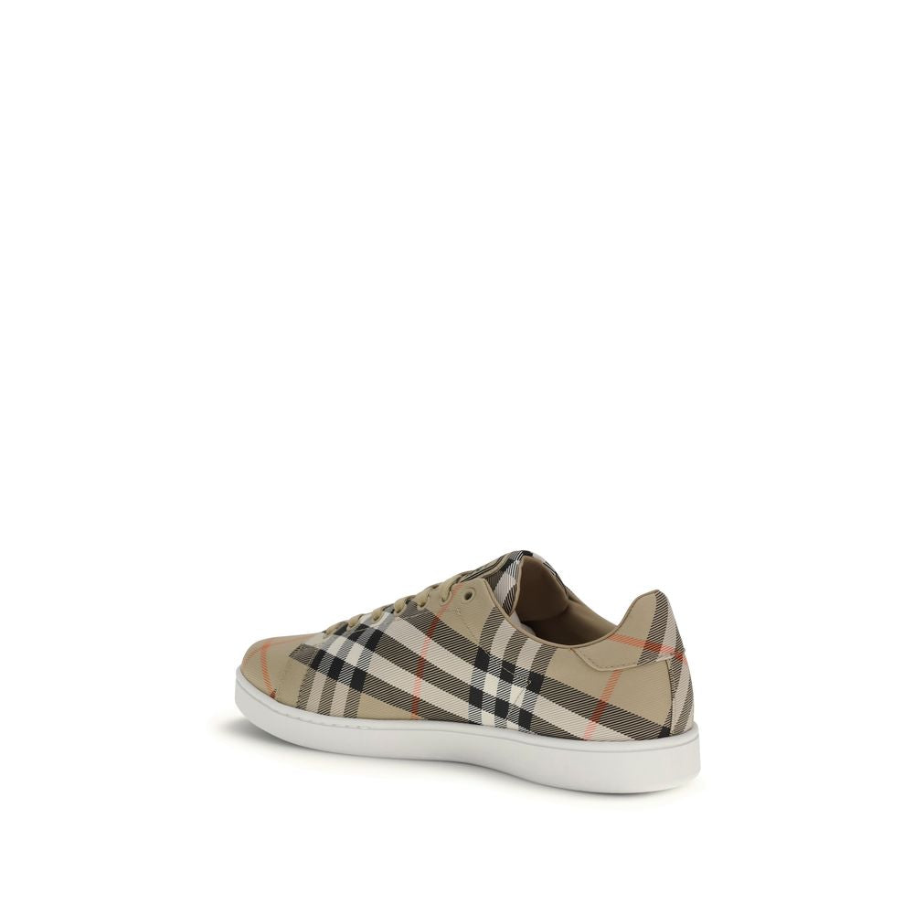 Chaussures basses en nylon multicolore Burberry, baskets de style décontracté avec logo de la marque visible.