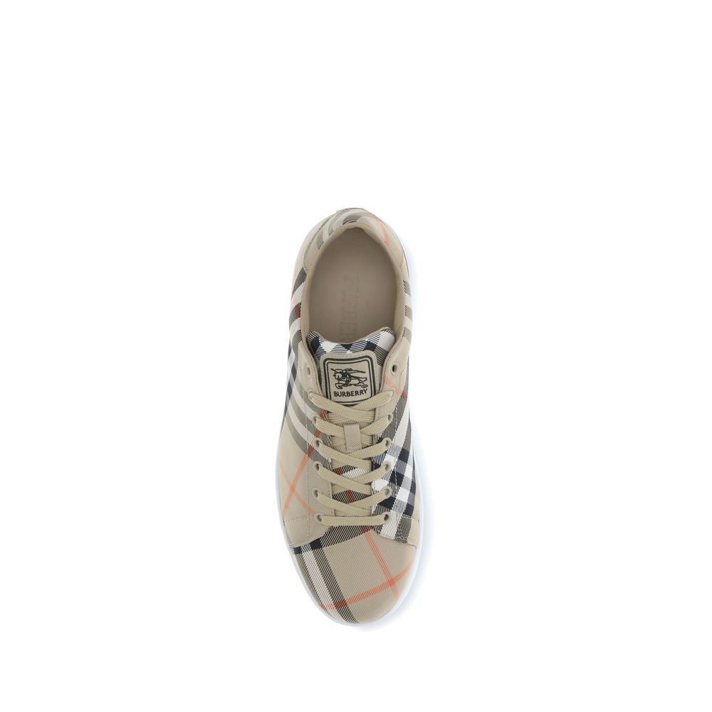 Chaussures basses en nylon multicolore Burberry, baskets de sport élégantes avec logo de la marque.