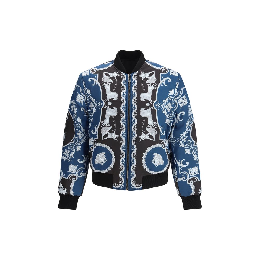 Veste en polyamide noire de la marque Versace, coupe moderne avec détails élégants, vue de face.