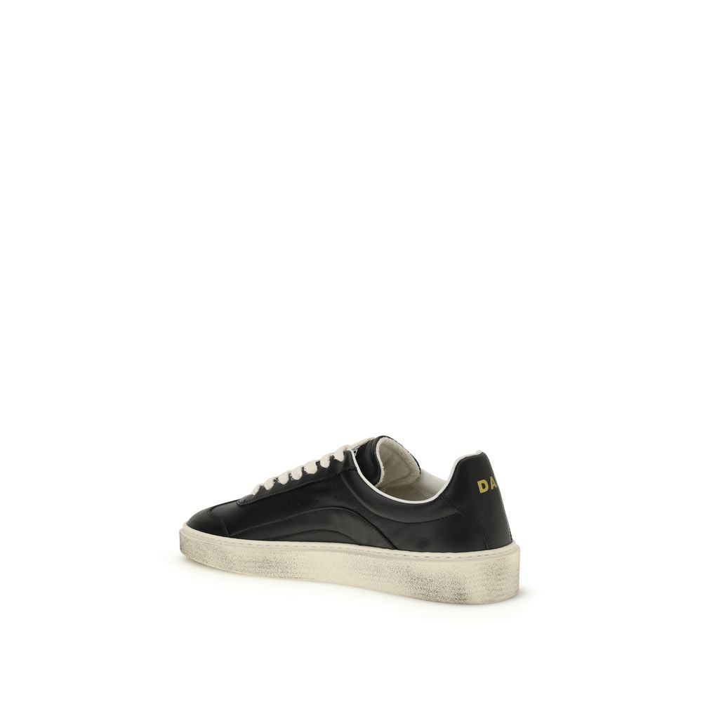 Chaussures basses en cuir de veau noir Dsquared² Bos Taurus, sneakers décontractés avec semelle blanche et design élégant.