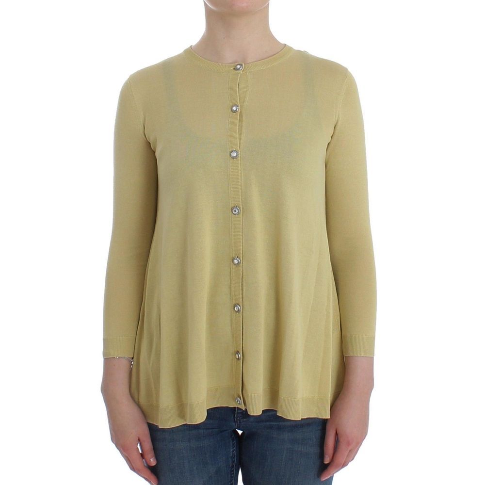Cardigan en soie bicolore Dolce & Gabbana porté, détail élégant avec manches longues et finition raffinée.