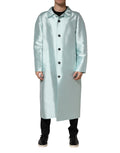 Imperméable longue en satin vert teal avec col, signé Dolce & Gabbana, pour un look élégant et sophistiqué.