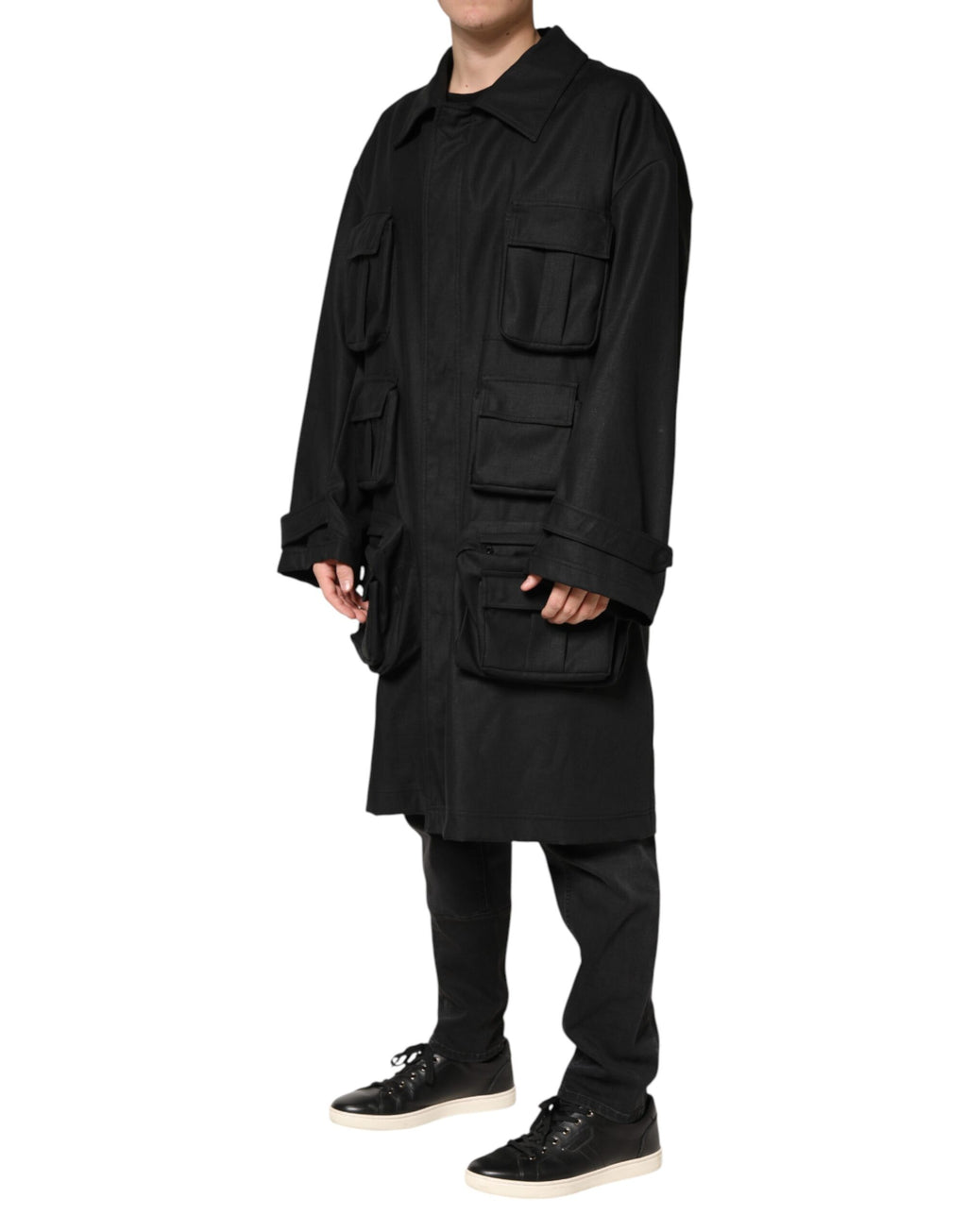 Manteau trench noir pour homme de Dolce & Gabbana avec poches, col classique et coupe élégante, en tissu matelassé.