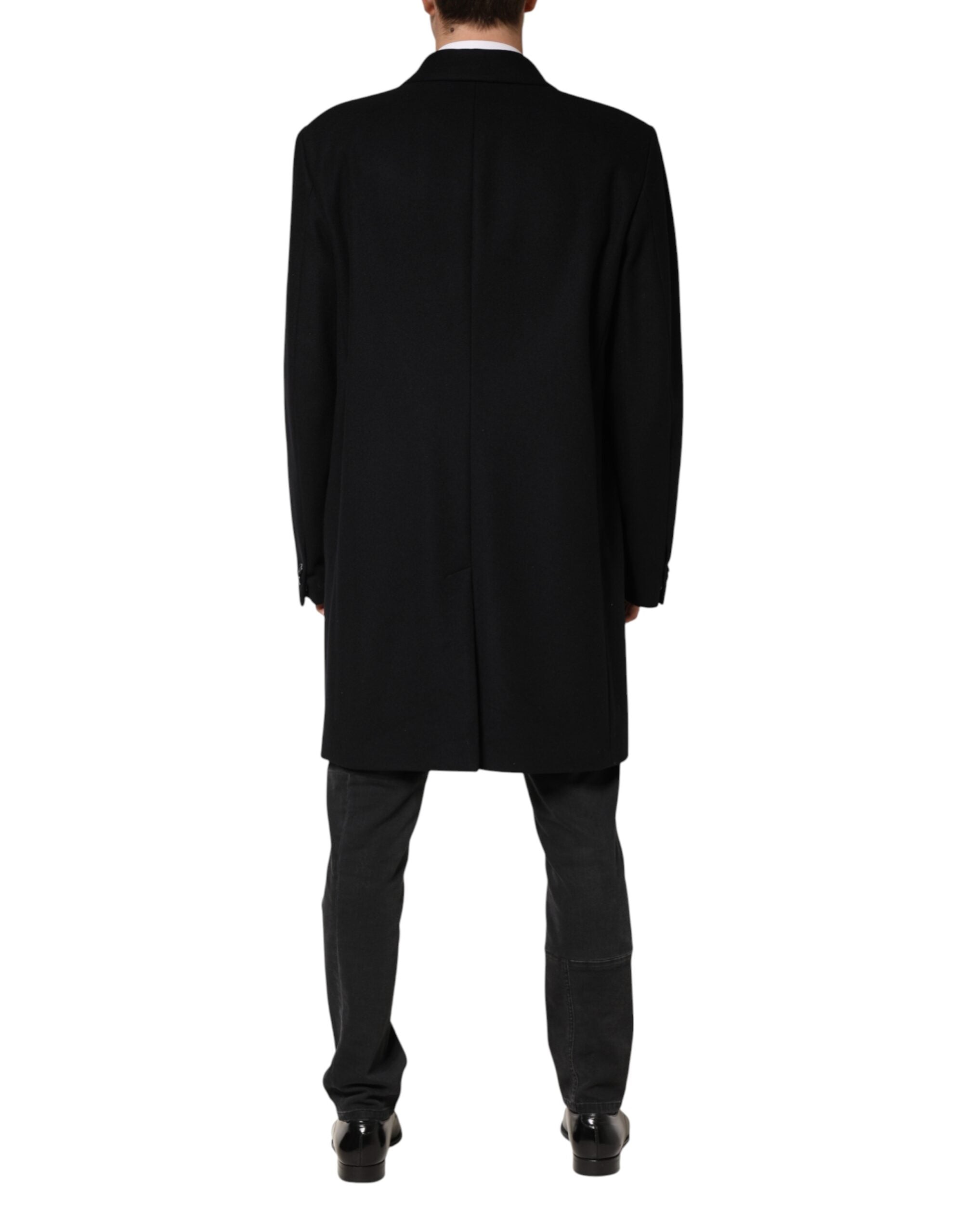 Manteau long en laine noire Dolce & Gabbana à boutonnière simple, coupe élégante et classique, porté sur un mannequin.