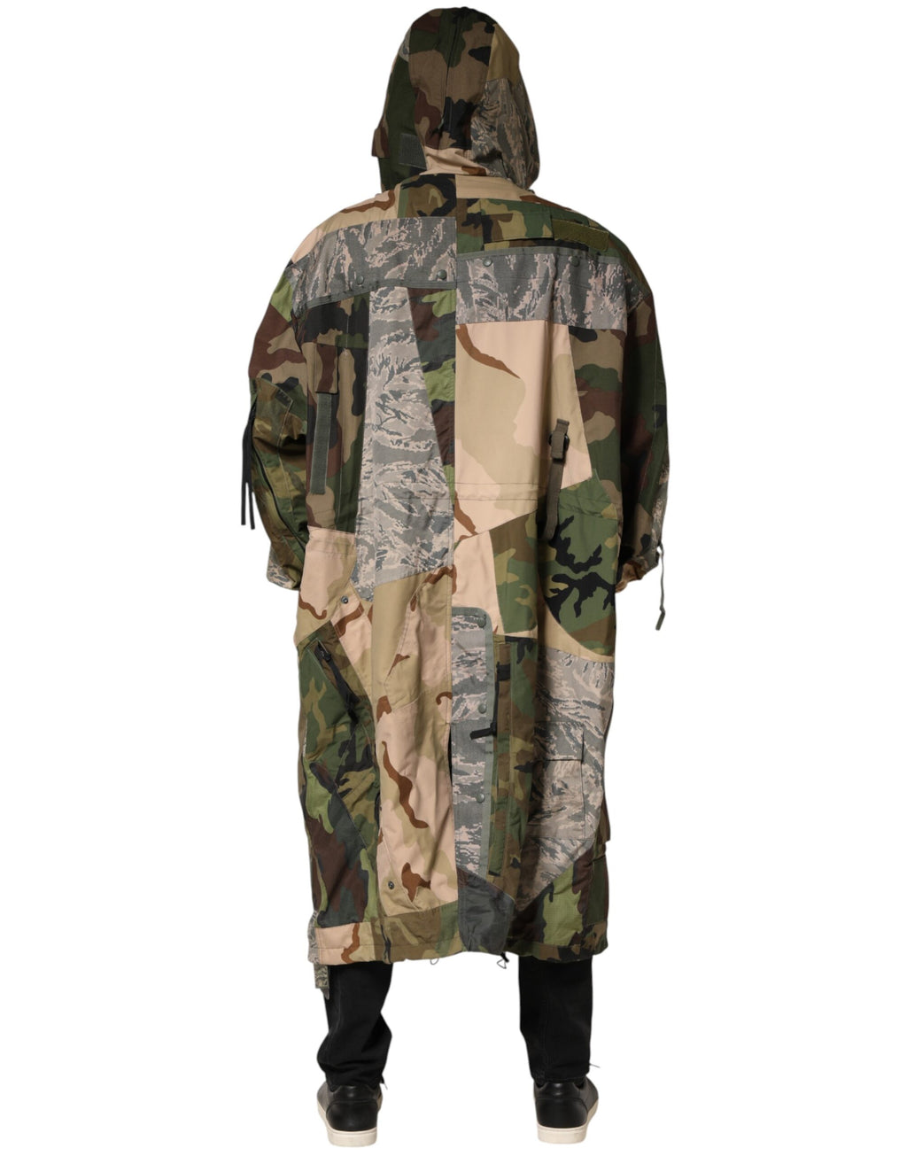 Veste imperméable multicolore à capuche de camouflage Dolce & Gabbana, style tendance et coupe ajustée.