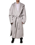 Manteau trench long pour homme Dolce & Gabbana, blanc cassé, avec ceinture, style élégant et moderne.