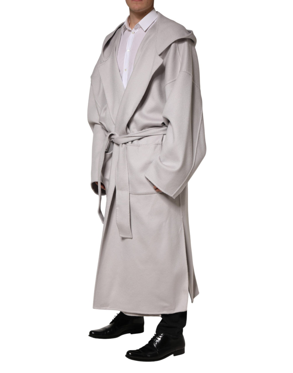 Manteau trench long blanc avec ceinture pour homme de Dolce & Gabbana, veste élégante en tissu léger.