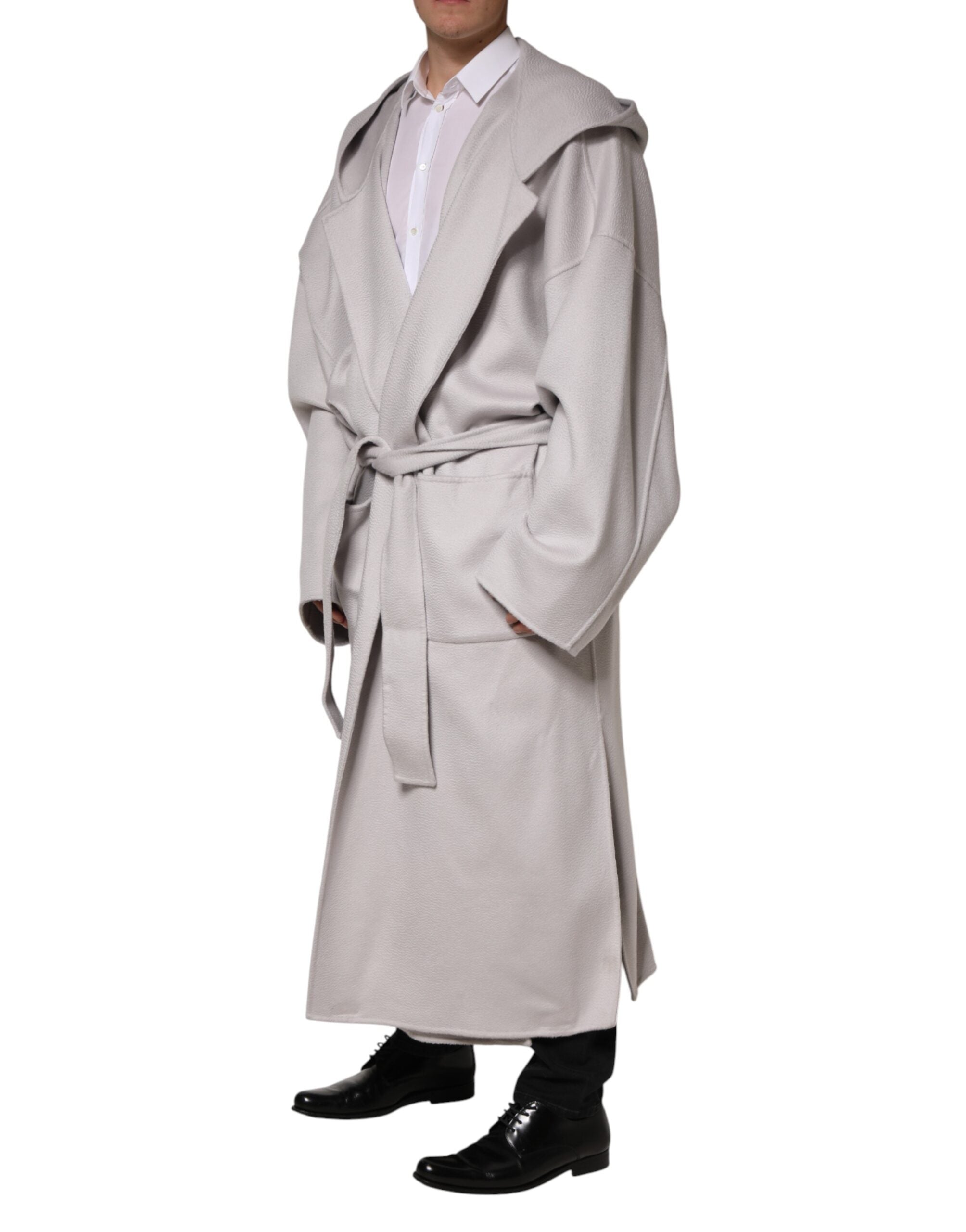 Manteau trench long blanc avec ceinture pour homme de Dolce & Gabbana, veste élégante en tissu léger.