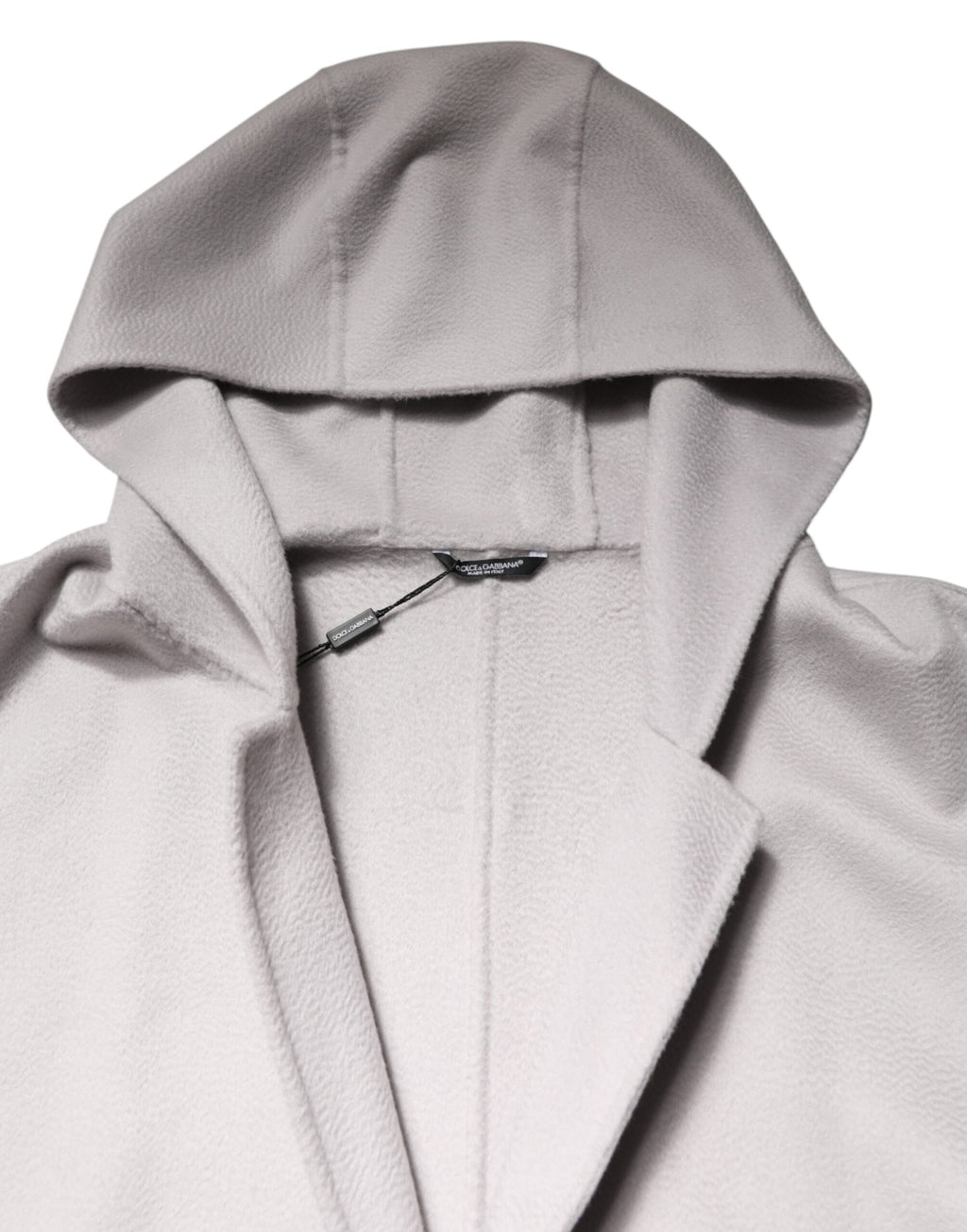 Manteau long beige avec ceinture Dolce & Gabbana pour homme, trench coat élégant et classique, en tissu léger et fluide.