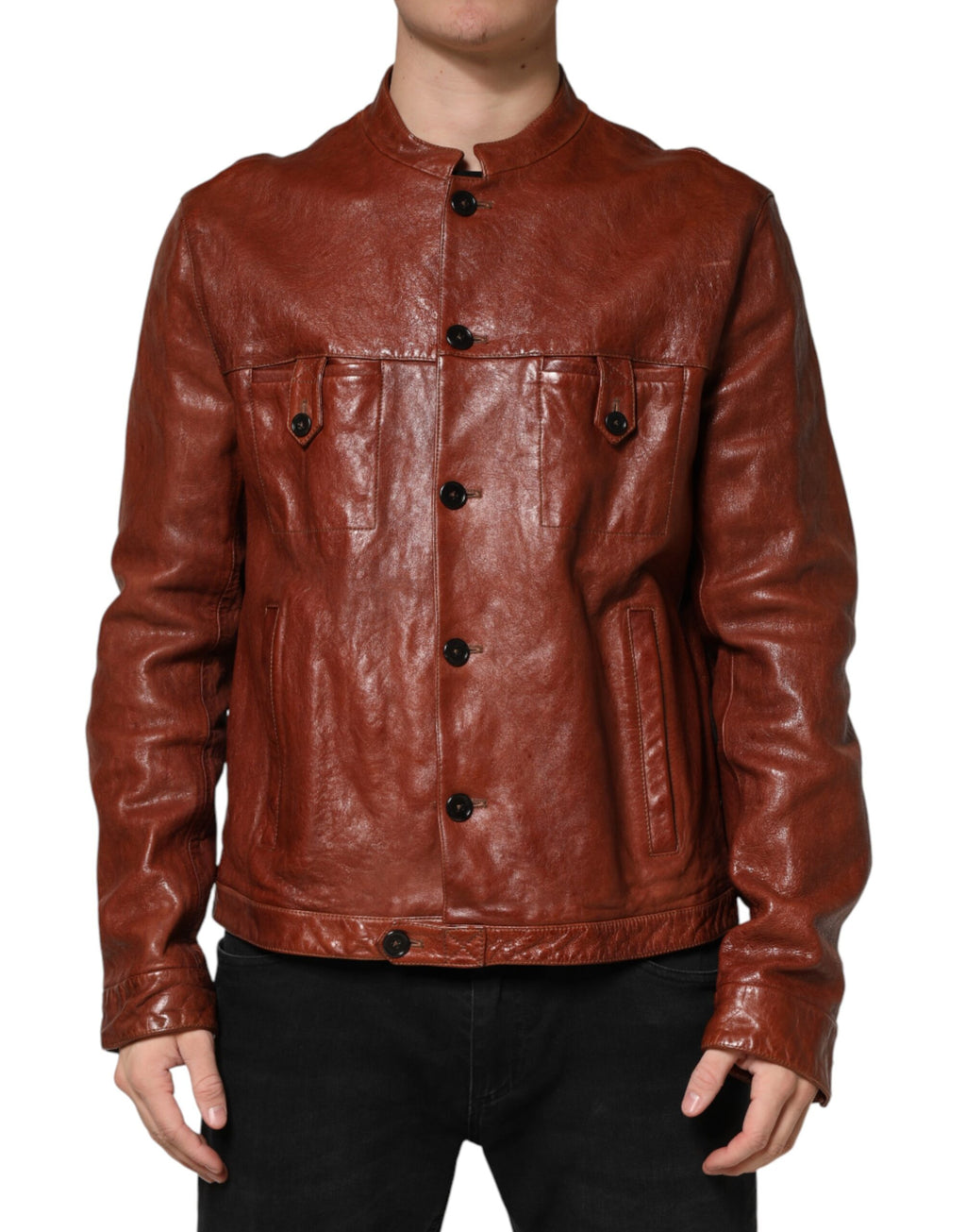 Veste en cuir marron pour homme de style biker avec boutons, de la marque Dolce & Gabbana, vue de face.