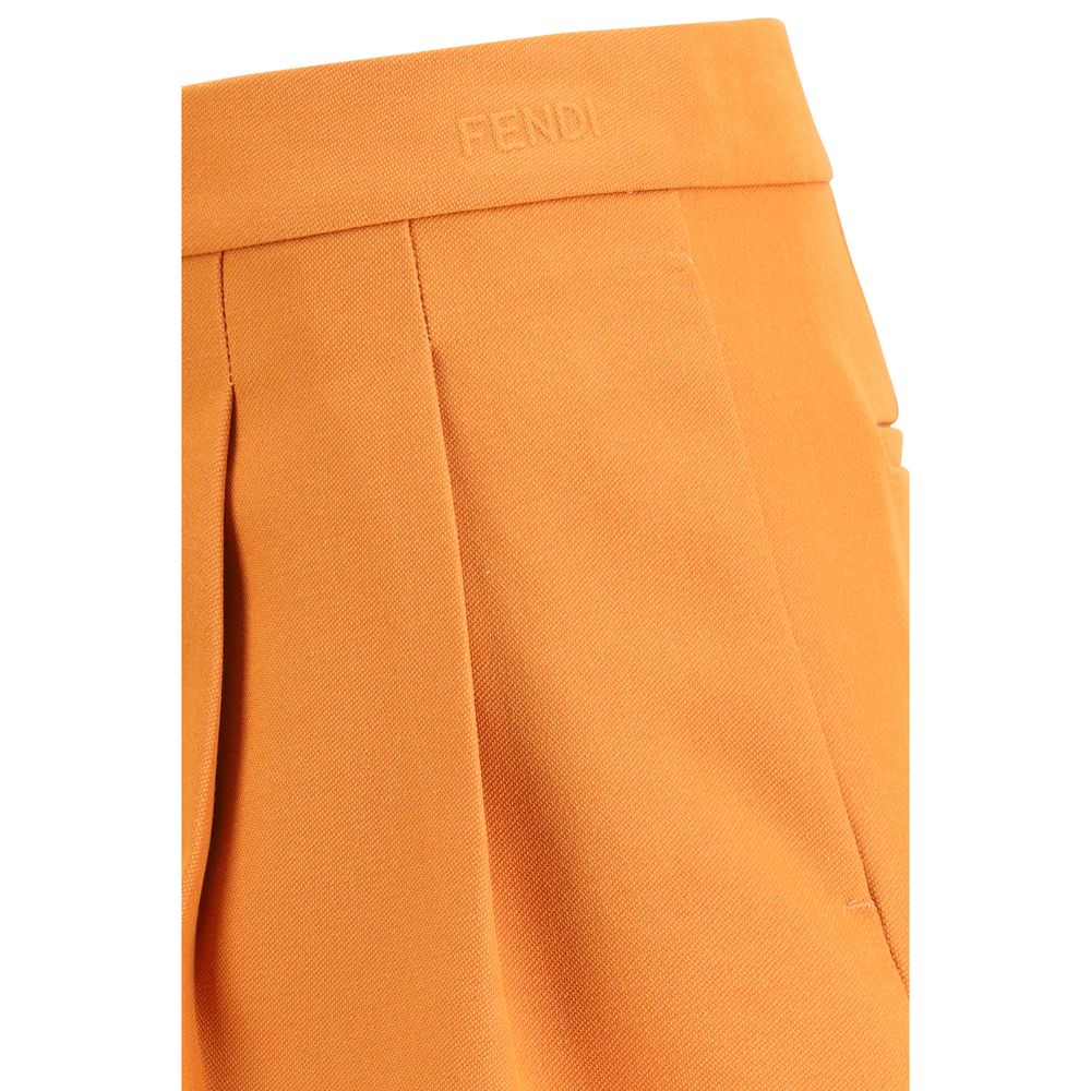 Shorts bermuda en laine orange Fendi Oves Aries, style élégant et décontracté, visibles avec détails de couture.