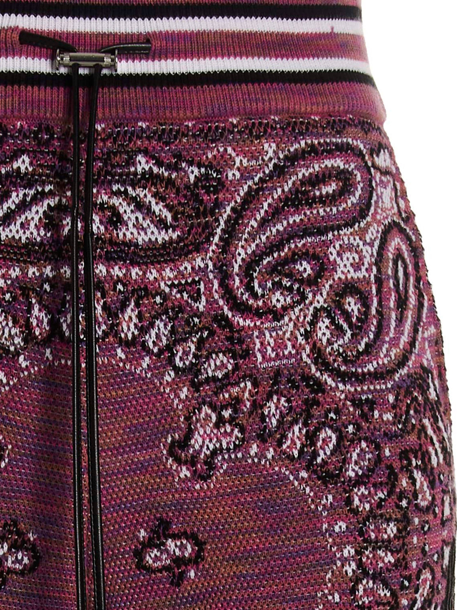 Pantalons de jogging Amiri en coton violet pour l'entraînement, avec coupe décontractée et logo visible.