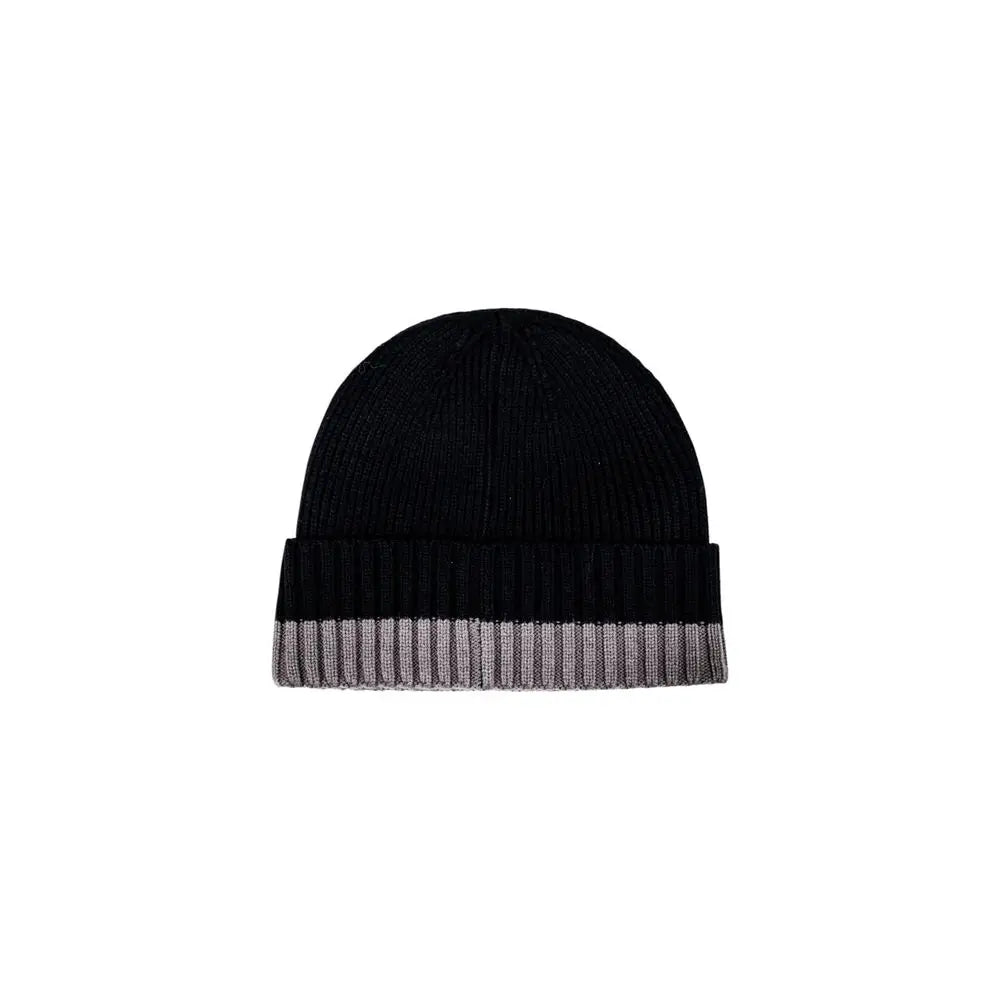 Bonnet Armani Exchange bicolor en maille côtelée noire avec revers gris contrastant style casquette de baseball