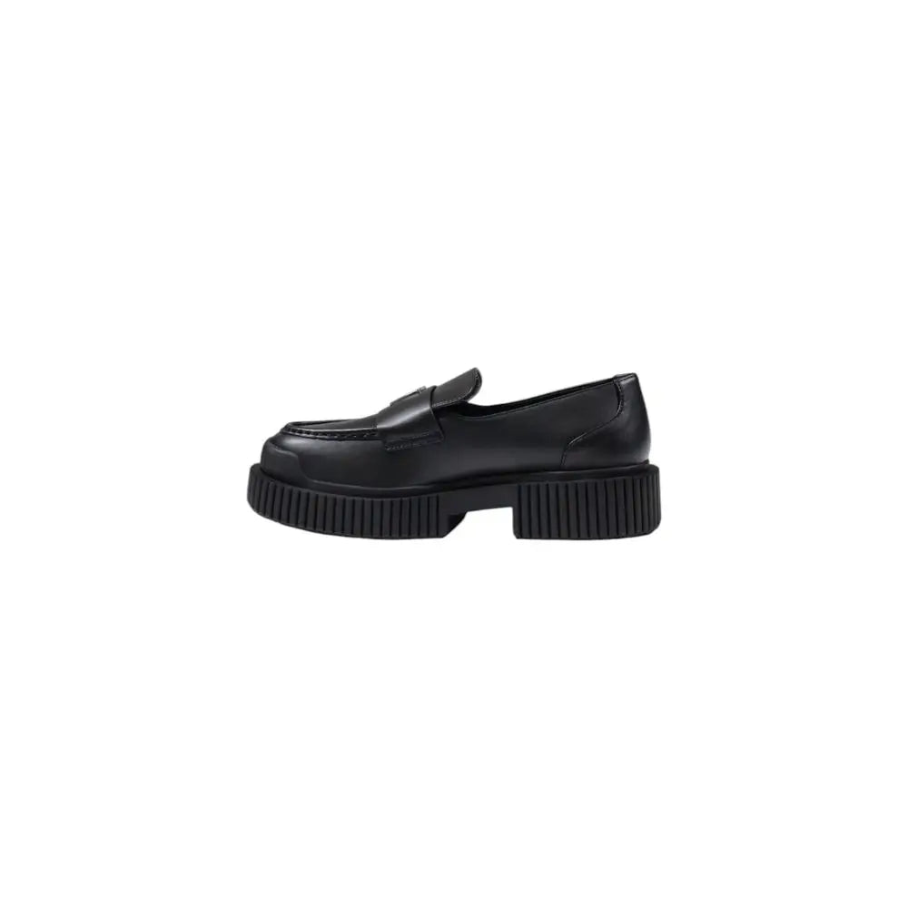 Armani Exchange mocassins noirs en cuir avec semelle plateforme chunky crantée style classique
