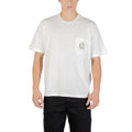 T-shirt en coton crème armani exchange avec un logo brodé discret sur la poche poitrine