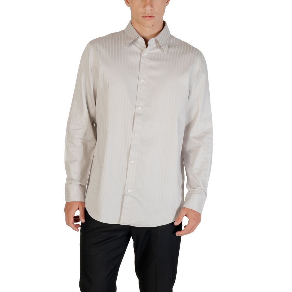 Chemise gris en coton Armani Exchange avec motif, visible sur l'image.