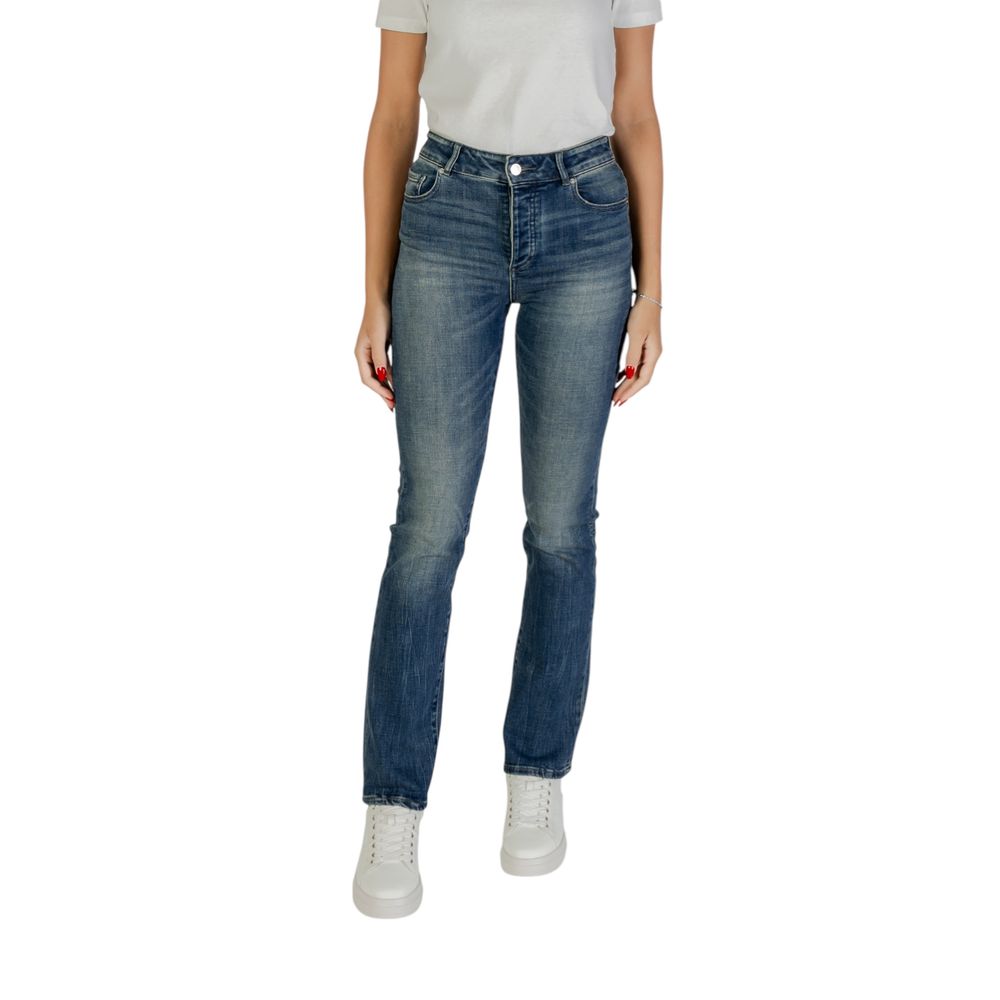 Jean skinny en coton bleu Armani Exchange, ajusté, avec détails classiques et couture visible.